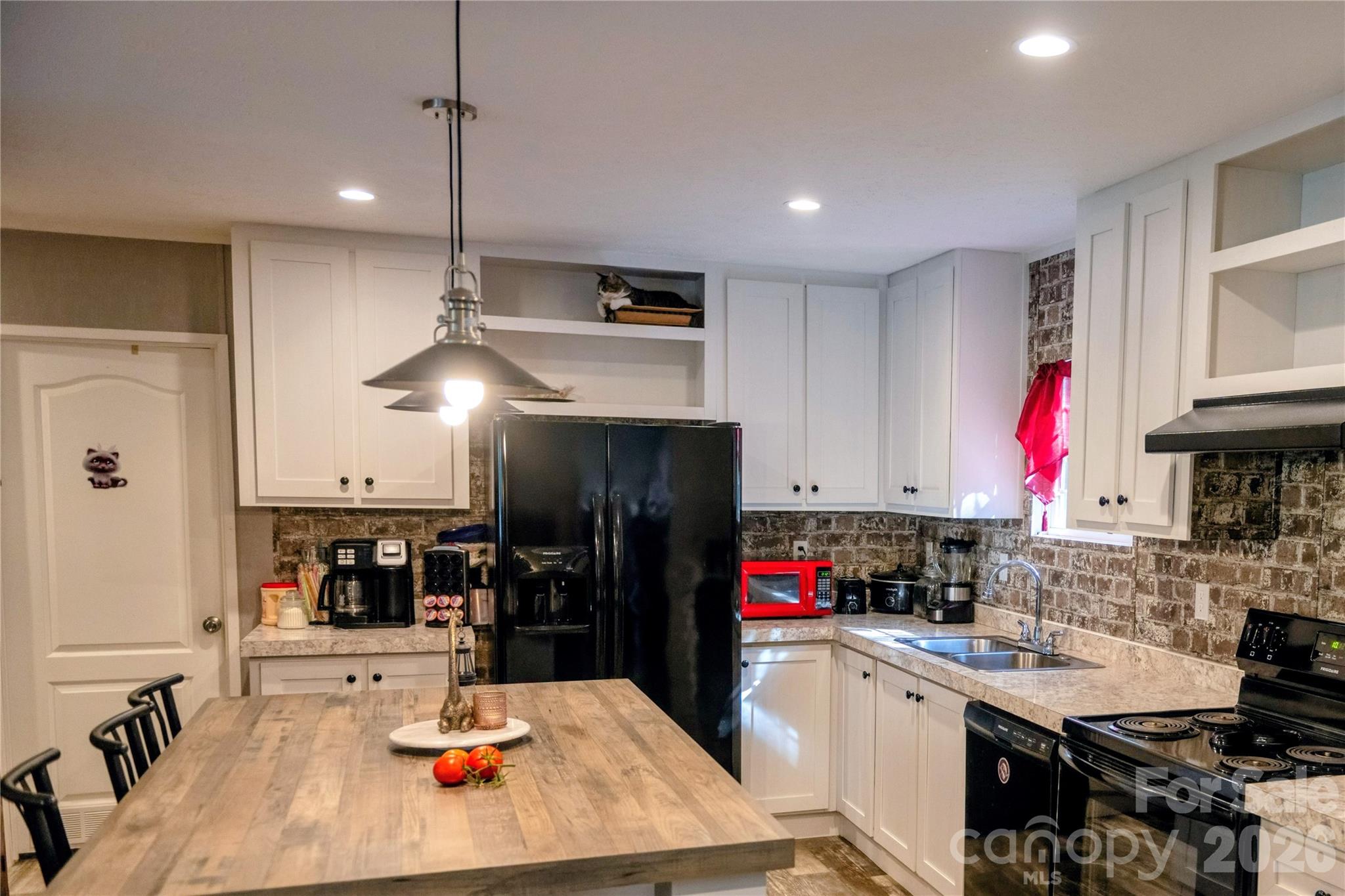 30 & 32 W Skyland Circle — photo