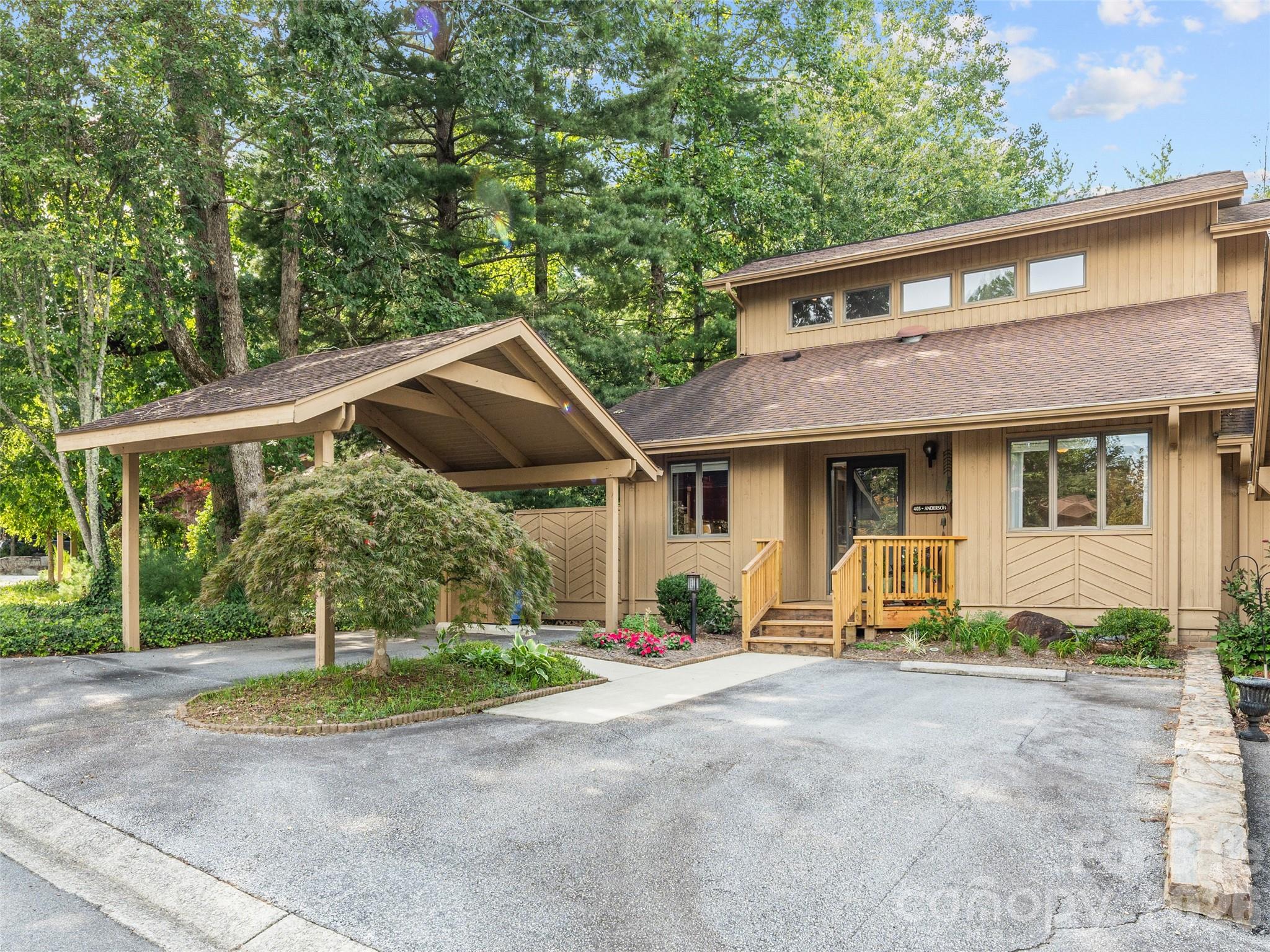 405 Red Oak Drive — photo