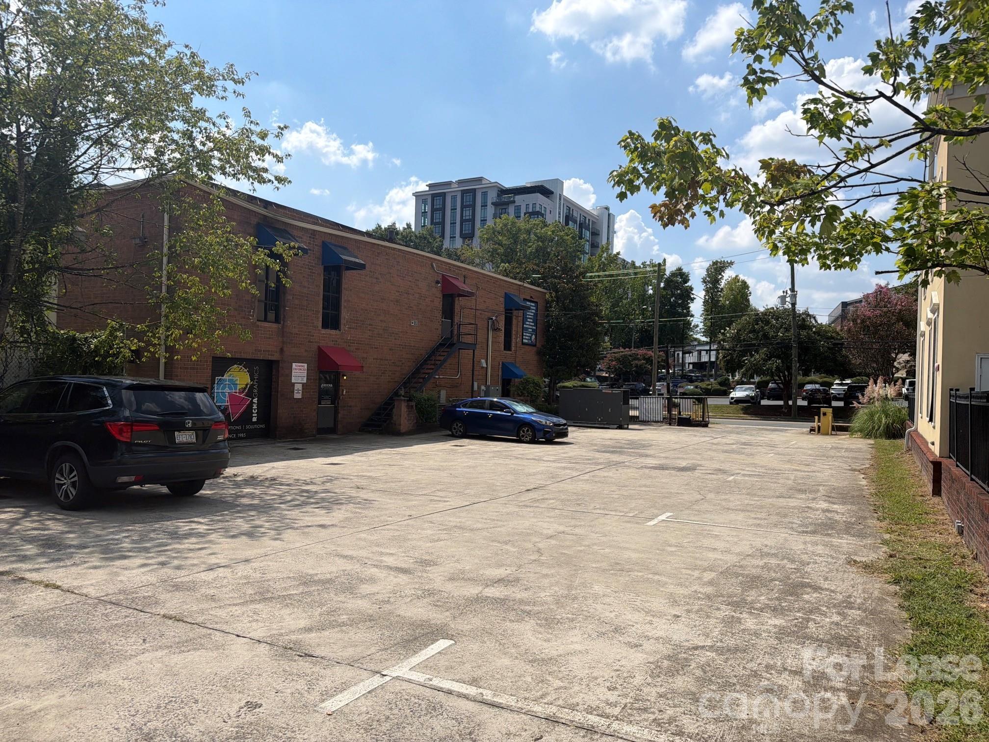 231 E Tremont Avenue — photo