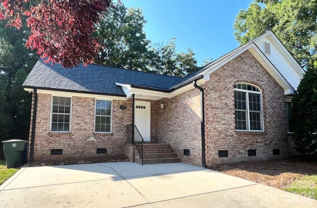 106 Aljen Court — photo