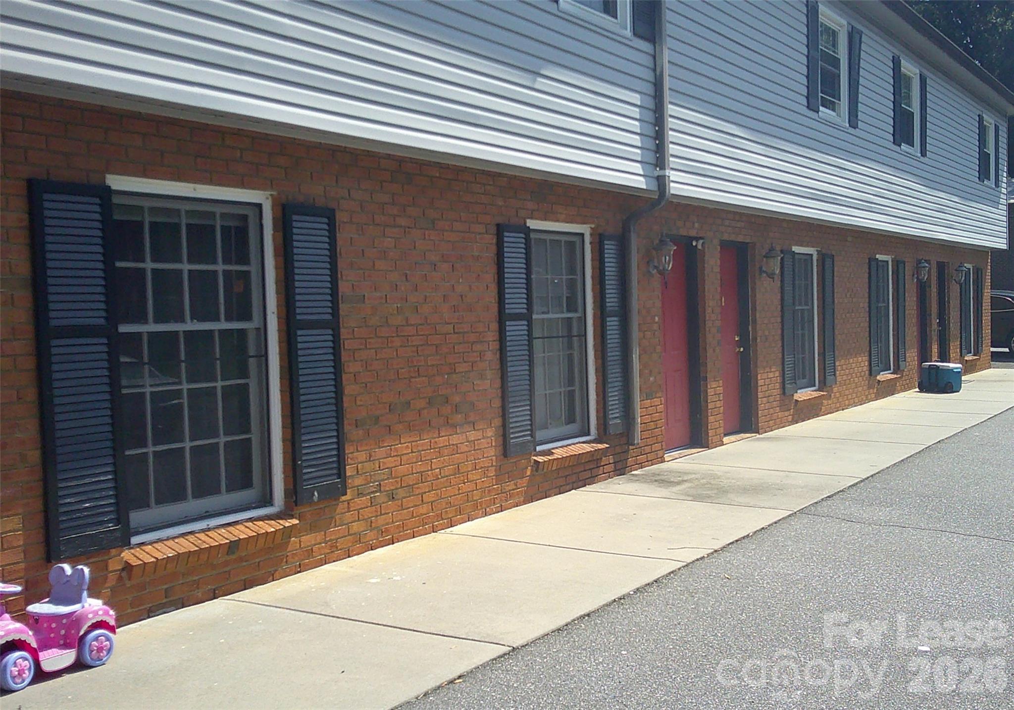 253 16th Avenue NE 2 — photo