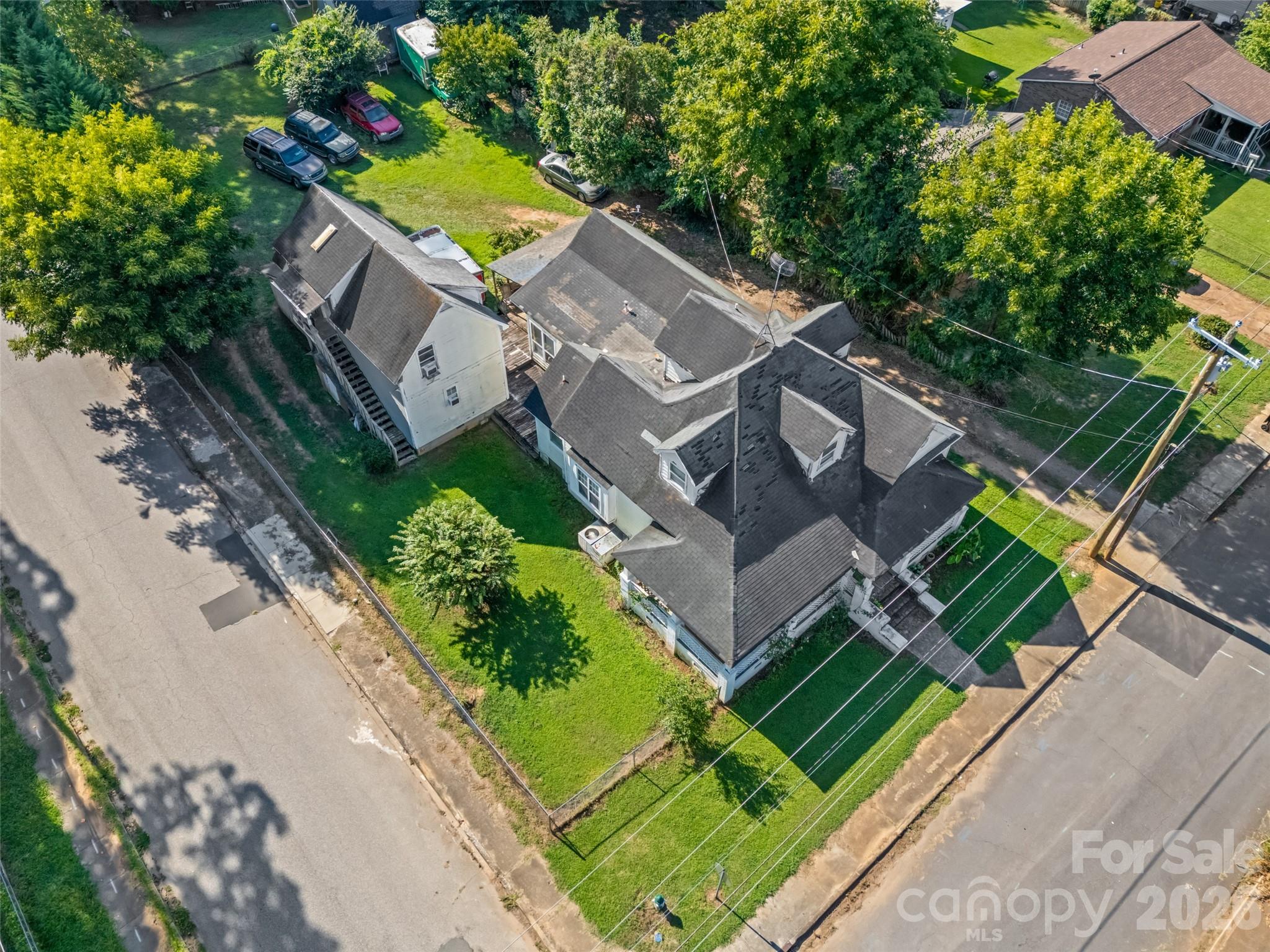 548 Hutchinson Street — photo