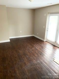 910 Log Cabin Road B — photo