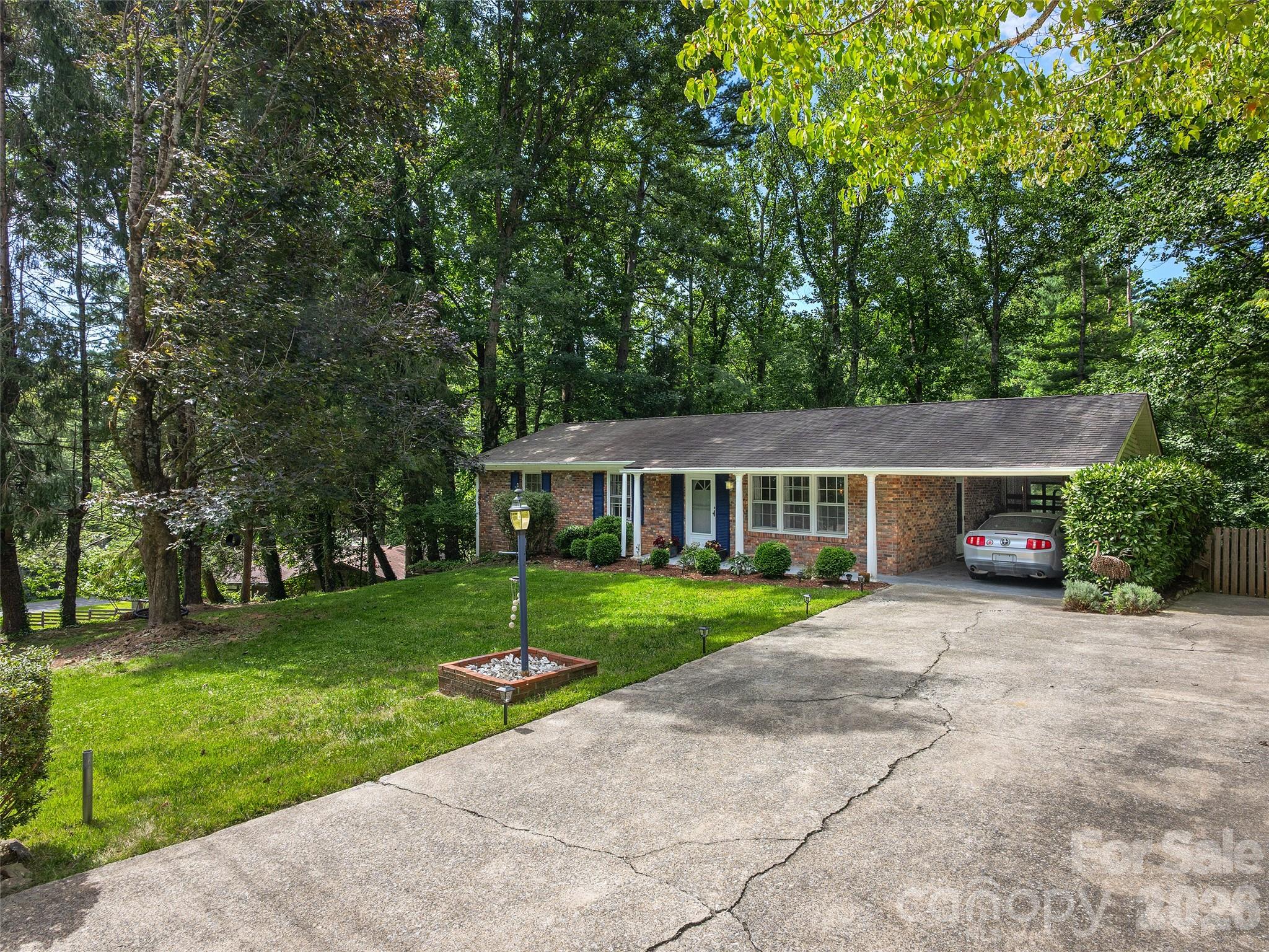 921 Indian Hill Road — photo
