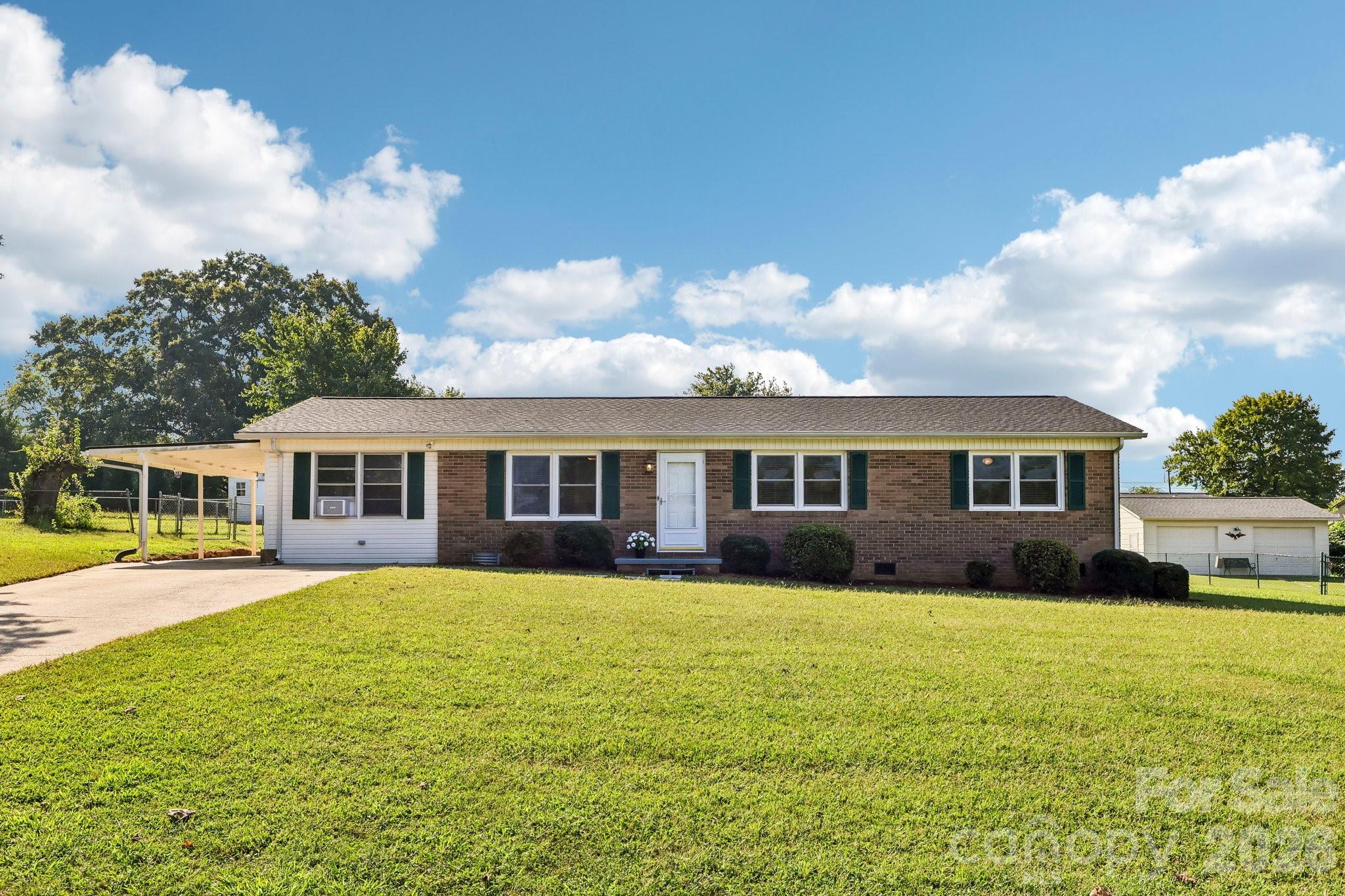 5111 Hawthorne Lane — photo