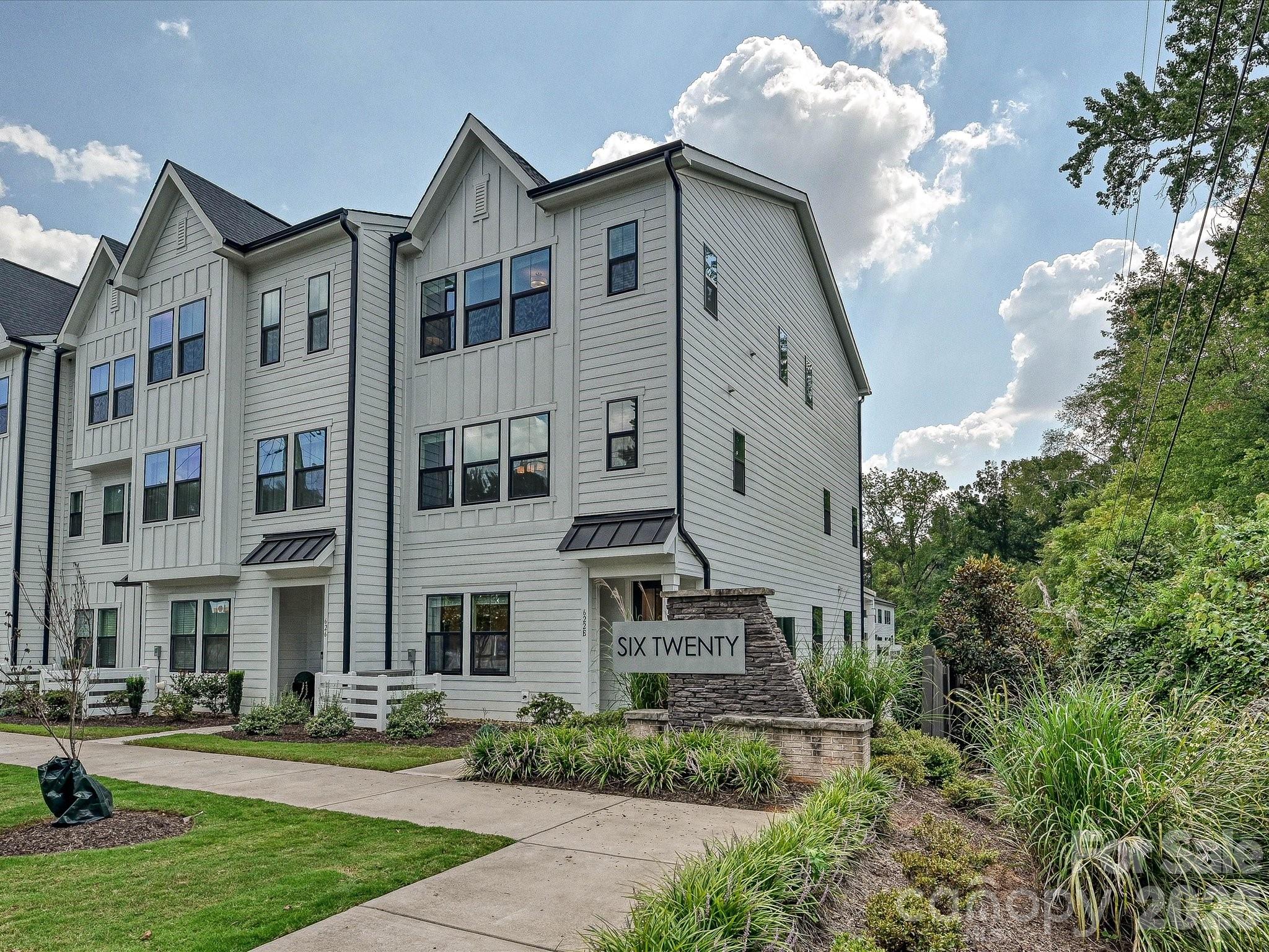 622 E Woodlawn Road — photo