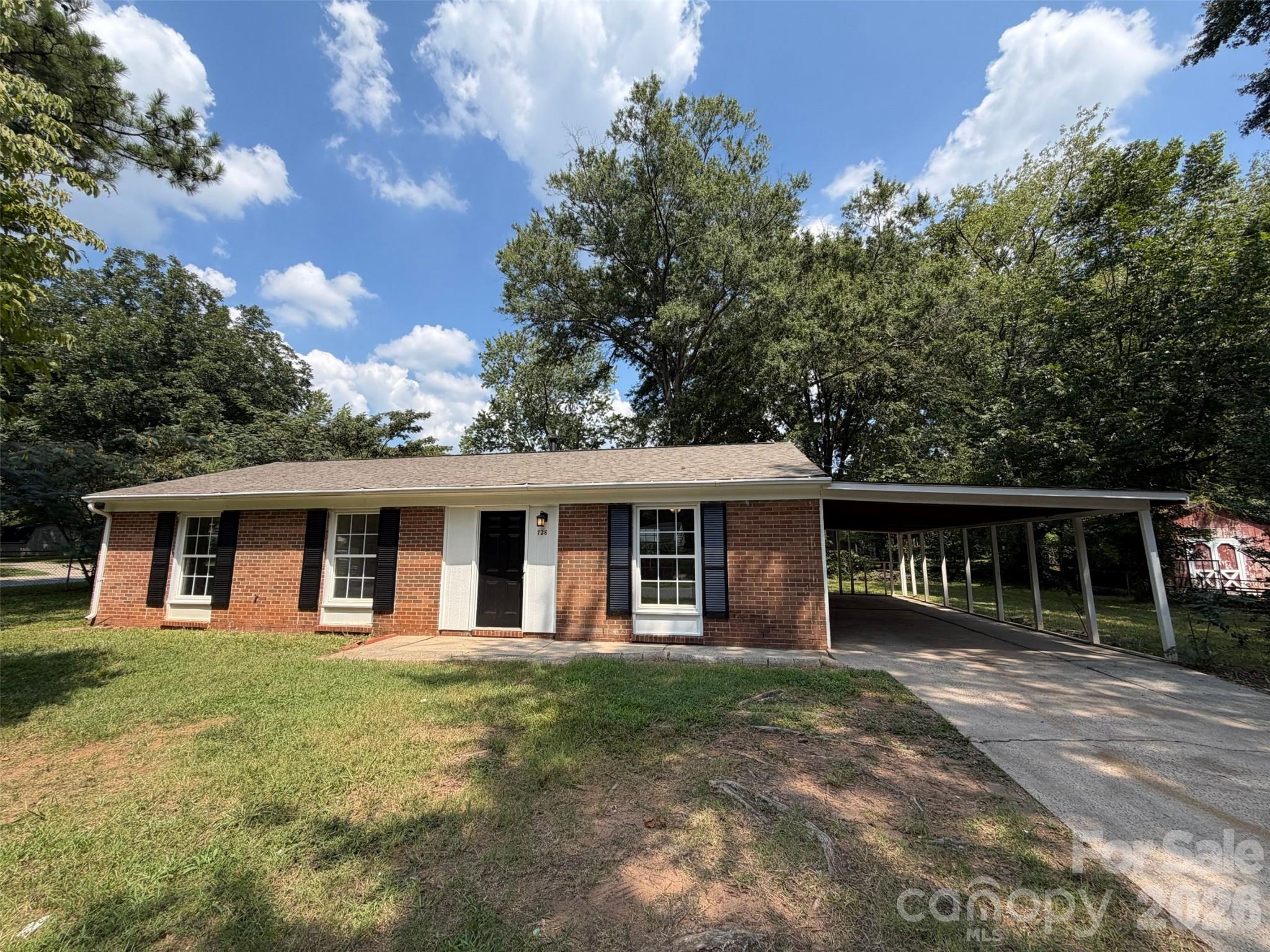 728 Milan Road E — photo