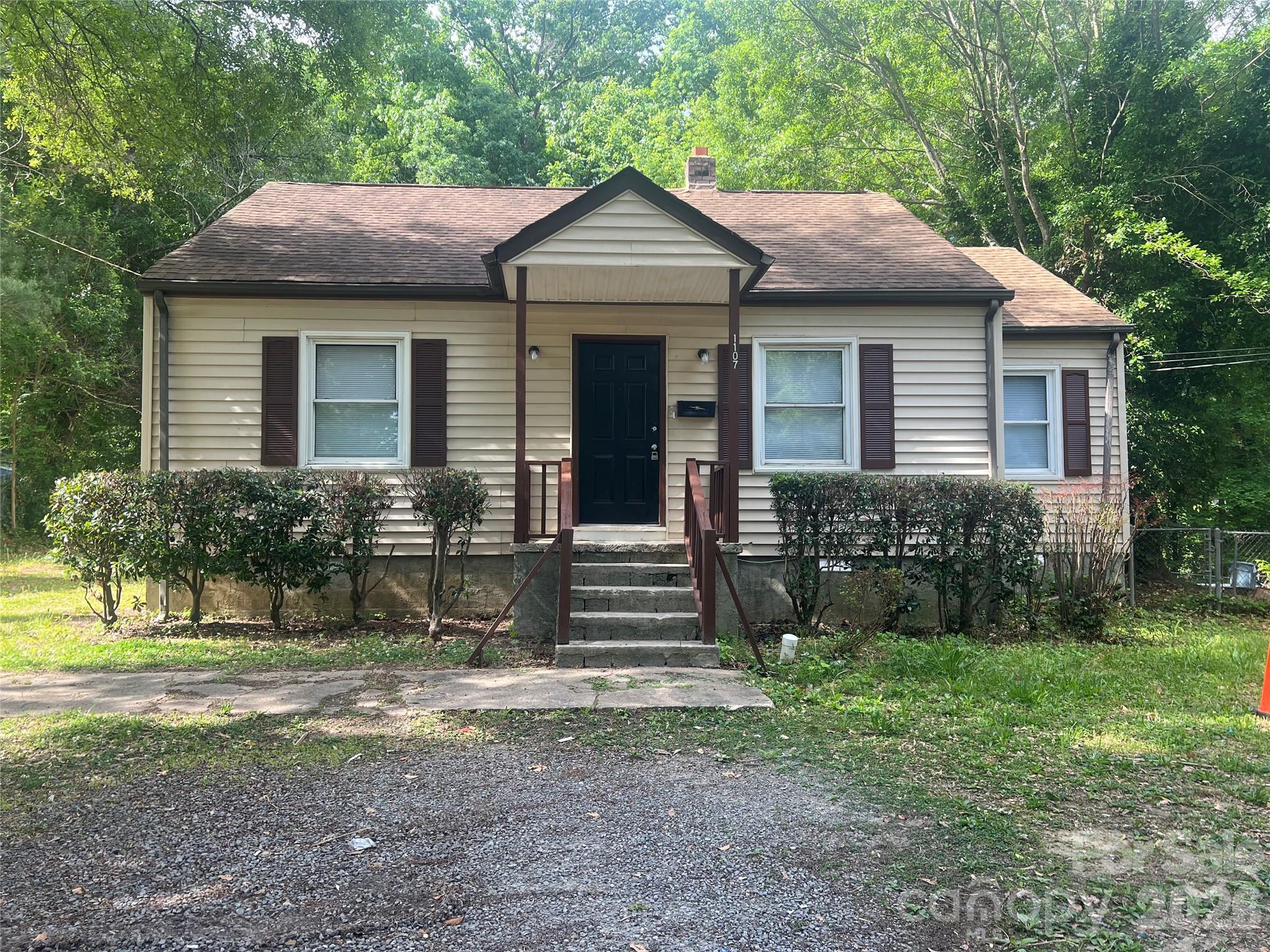 1107 W Davidson Avenue — photo