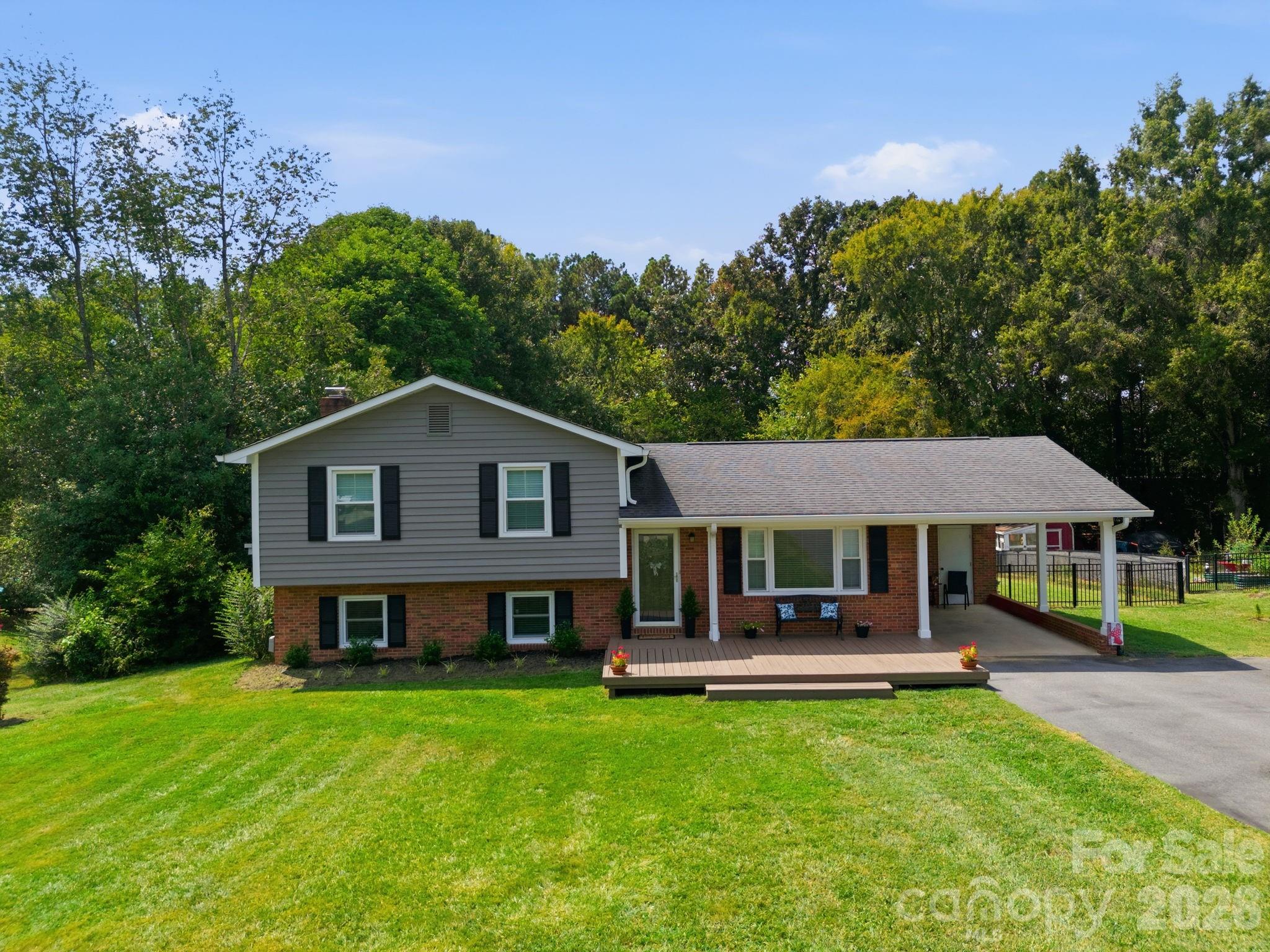 178 Woodland Drive SW — photo