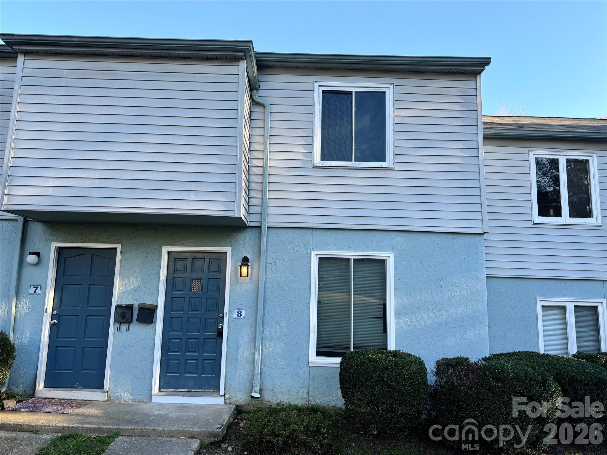 1906 Mereview Court 8 — photo