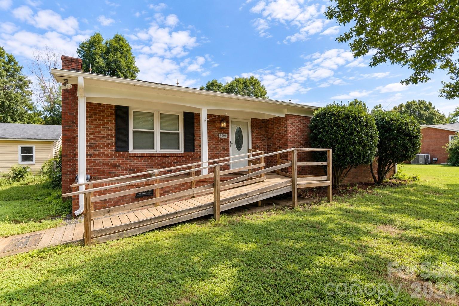 9289 Fisher Road — photo