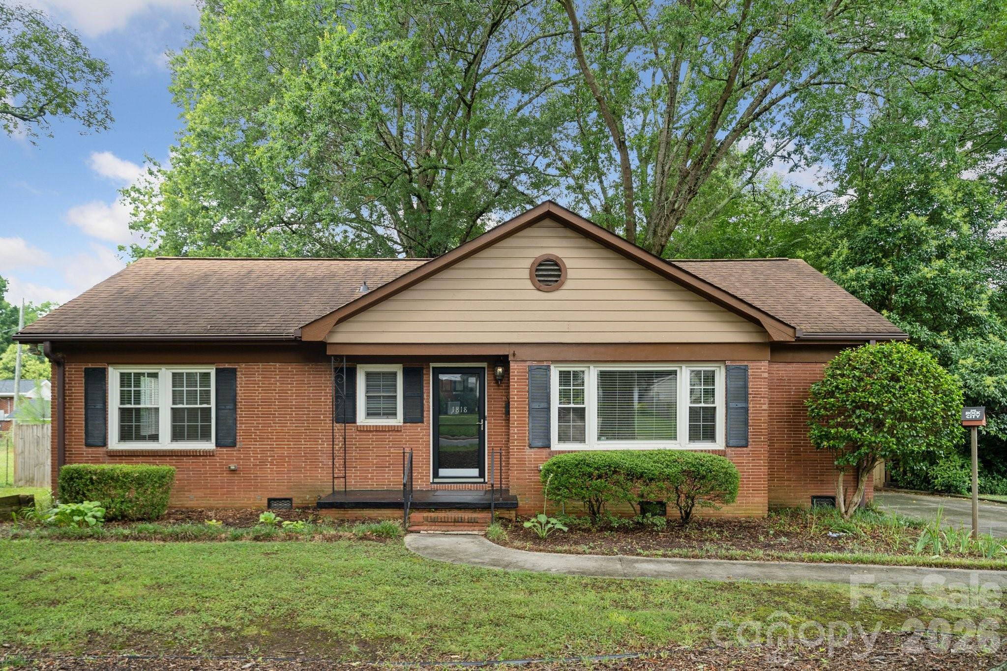 1818 Woodland Drive — photo