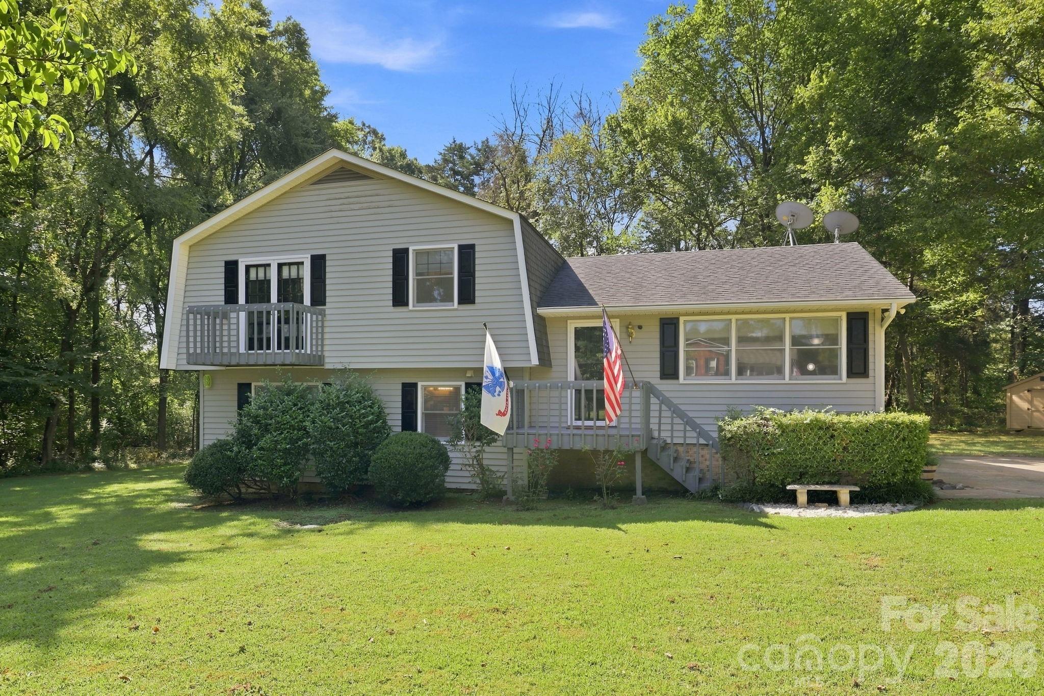 5421 Woodside Drive — photo