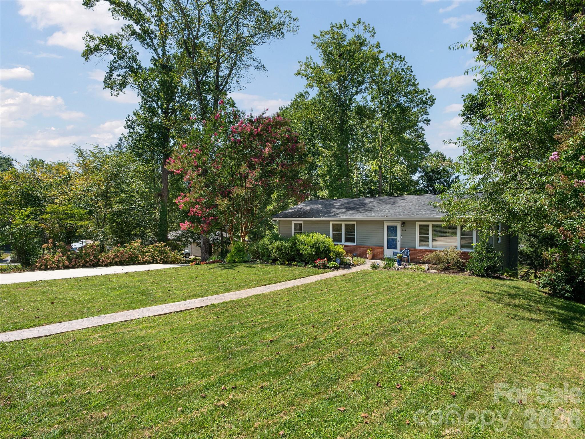 182 Locust Court — photo