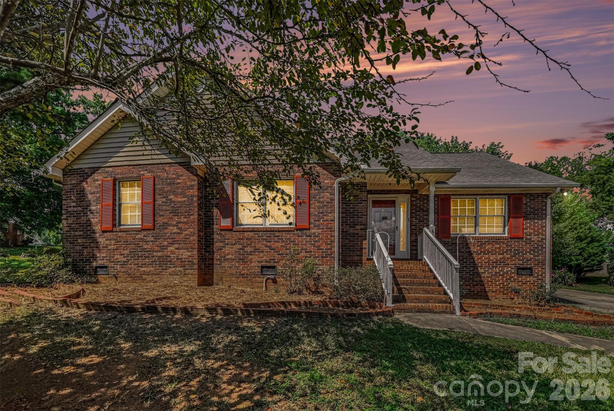 983 Farmington Court — photo