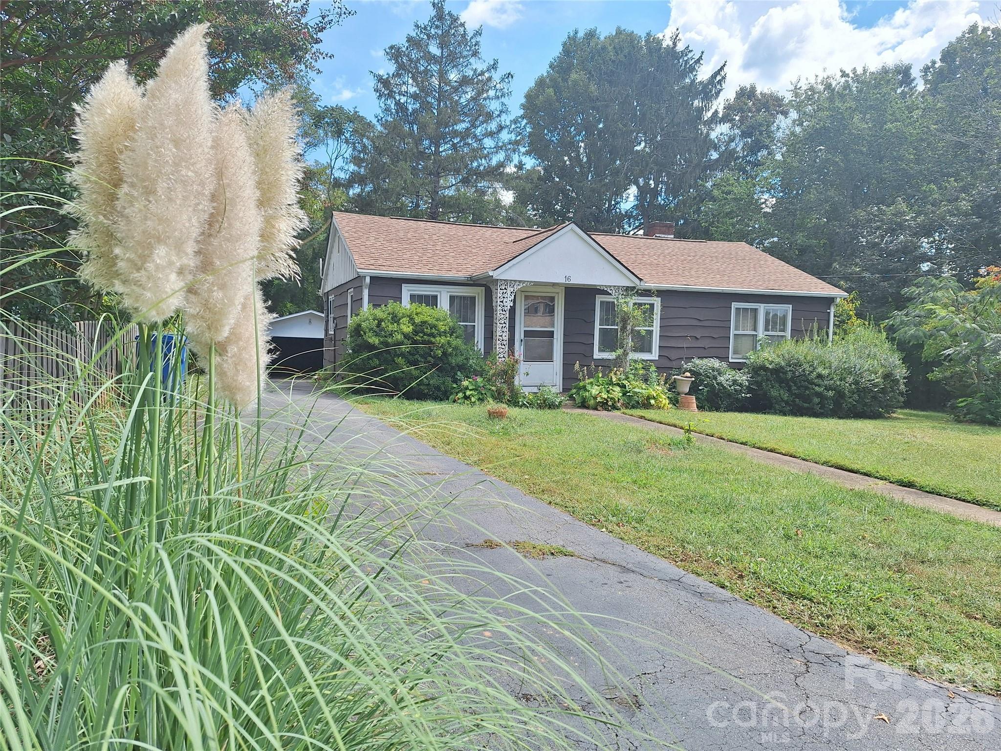 16 Shannon Drive — photo