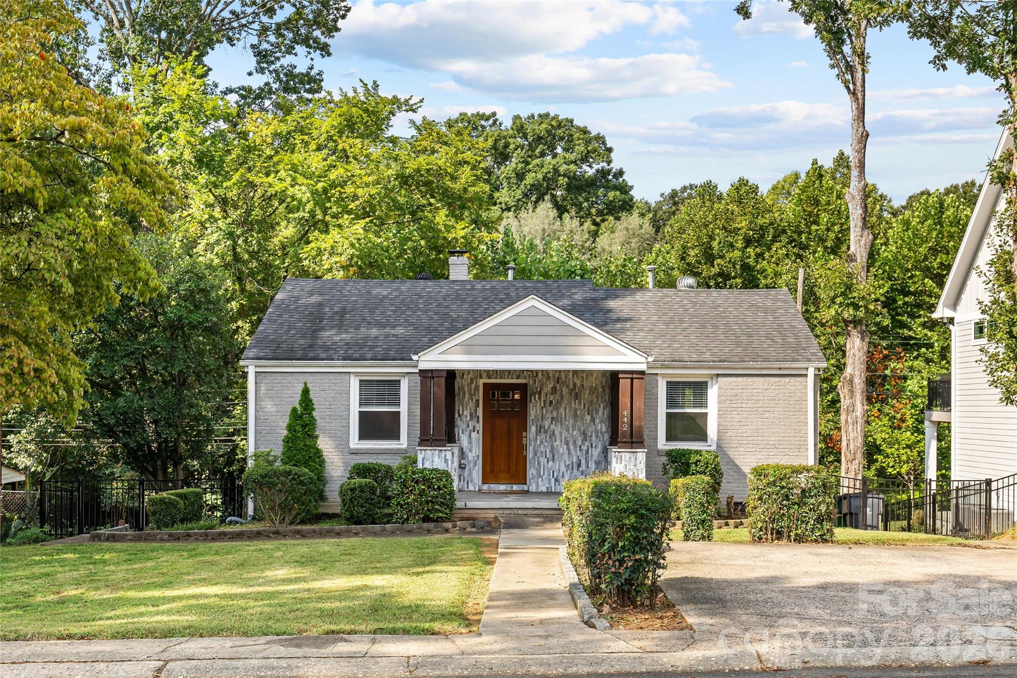 442 Lorna Street — photo
