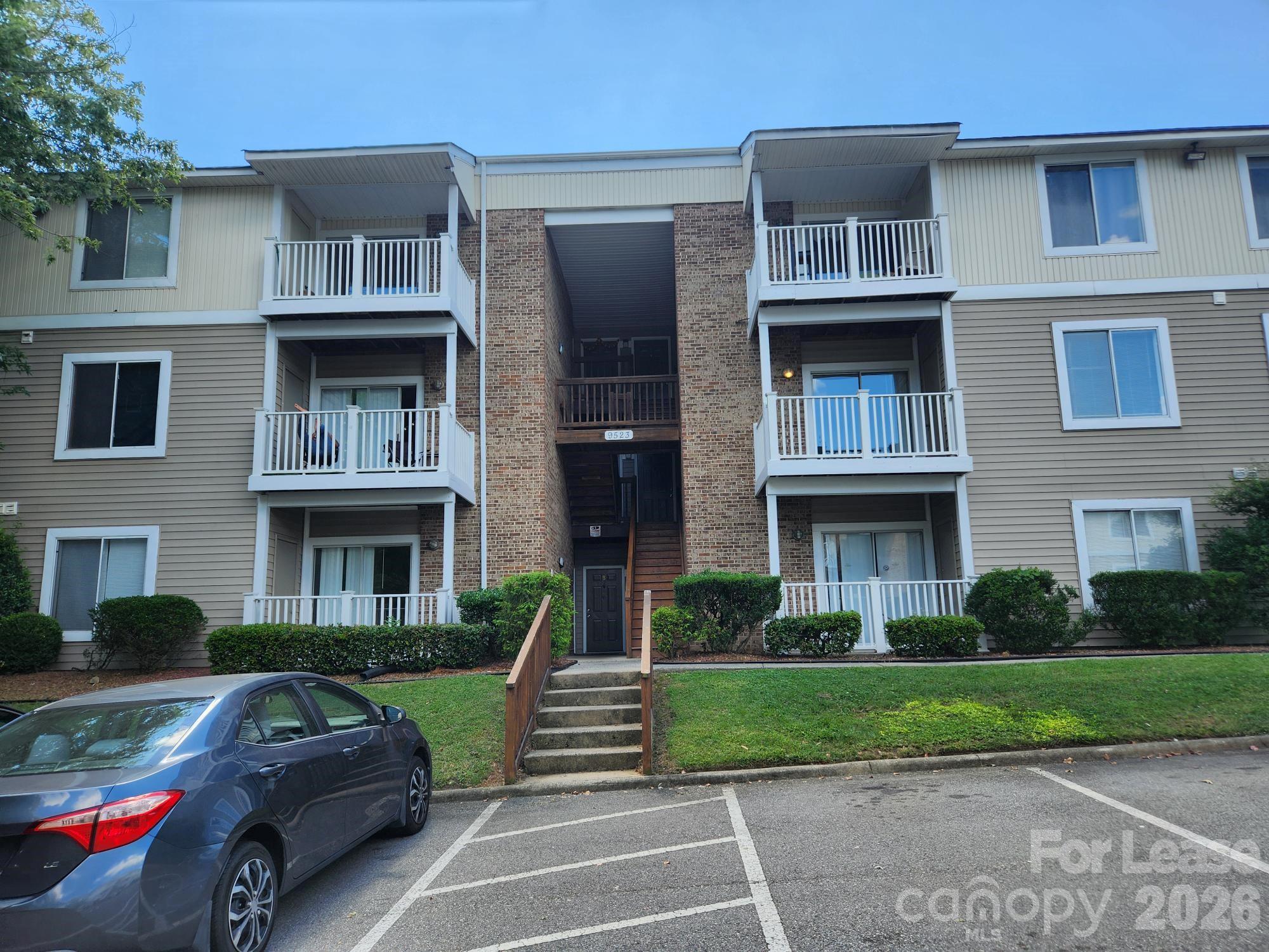 9523 University Terrace Drive — photo