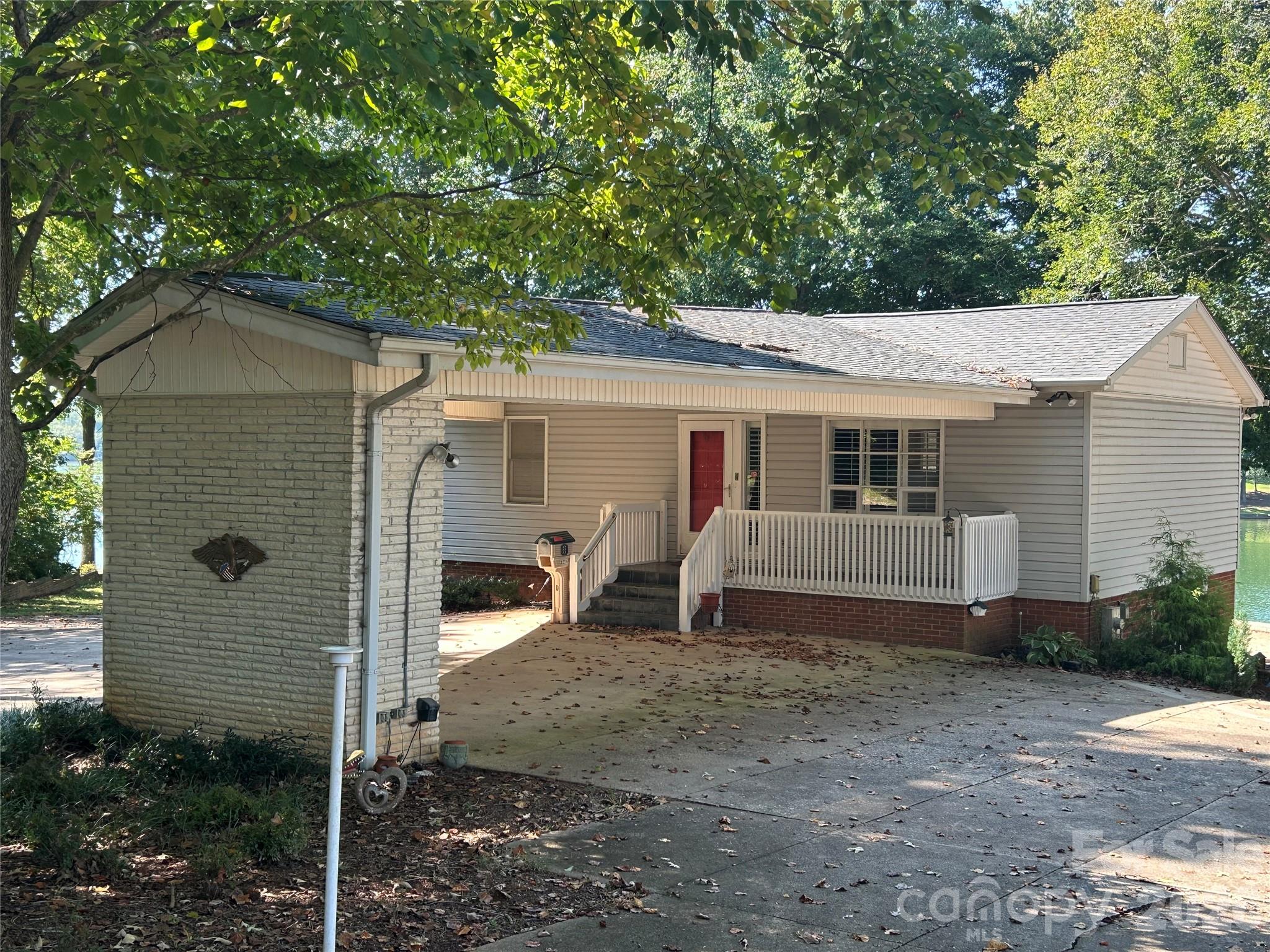 2214 Holly Lane — photo