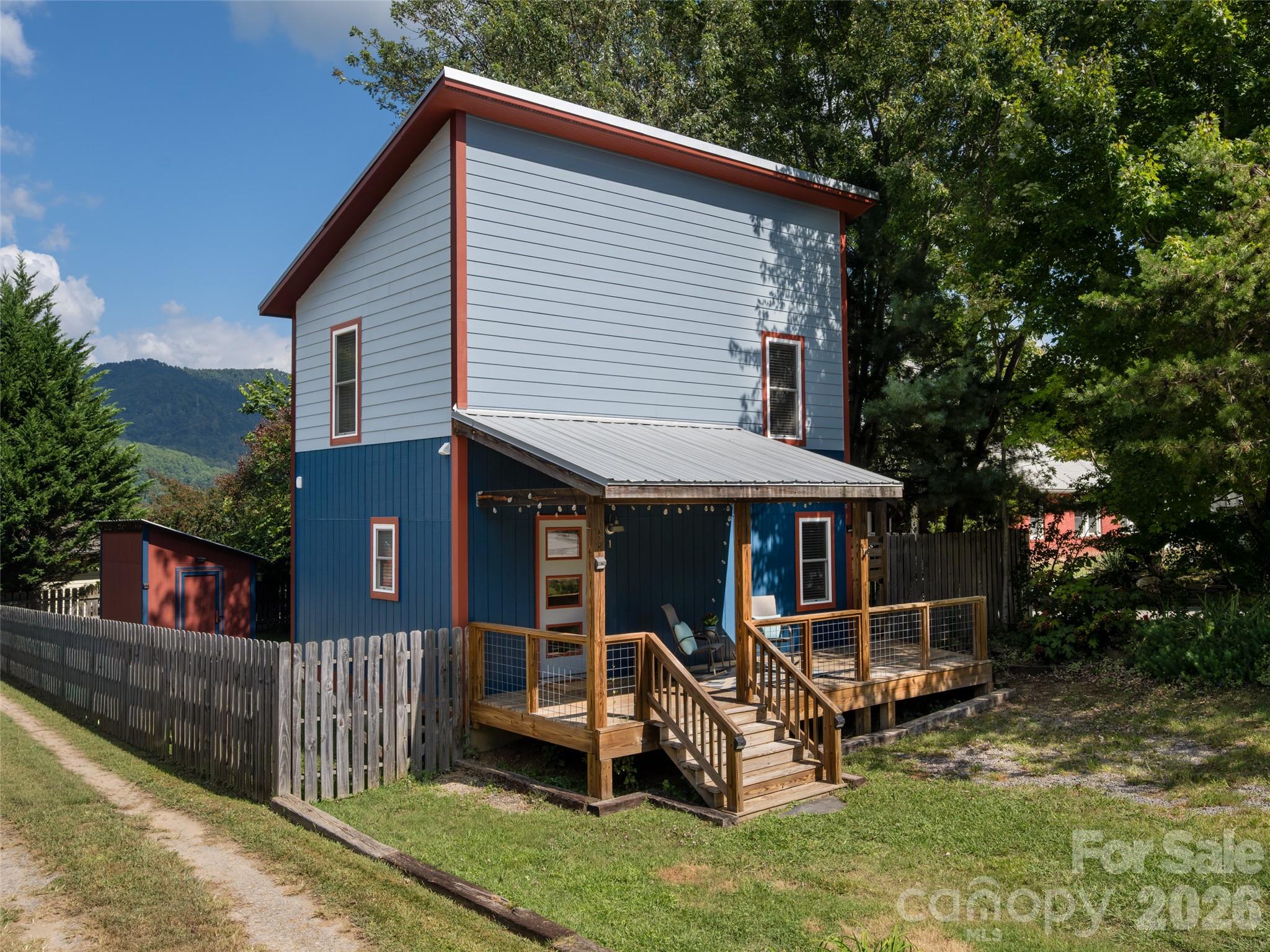 1 Half Moon Drive — photo