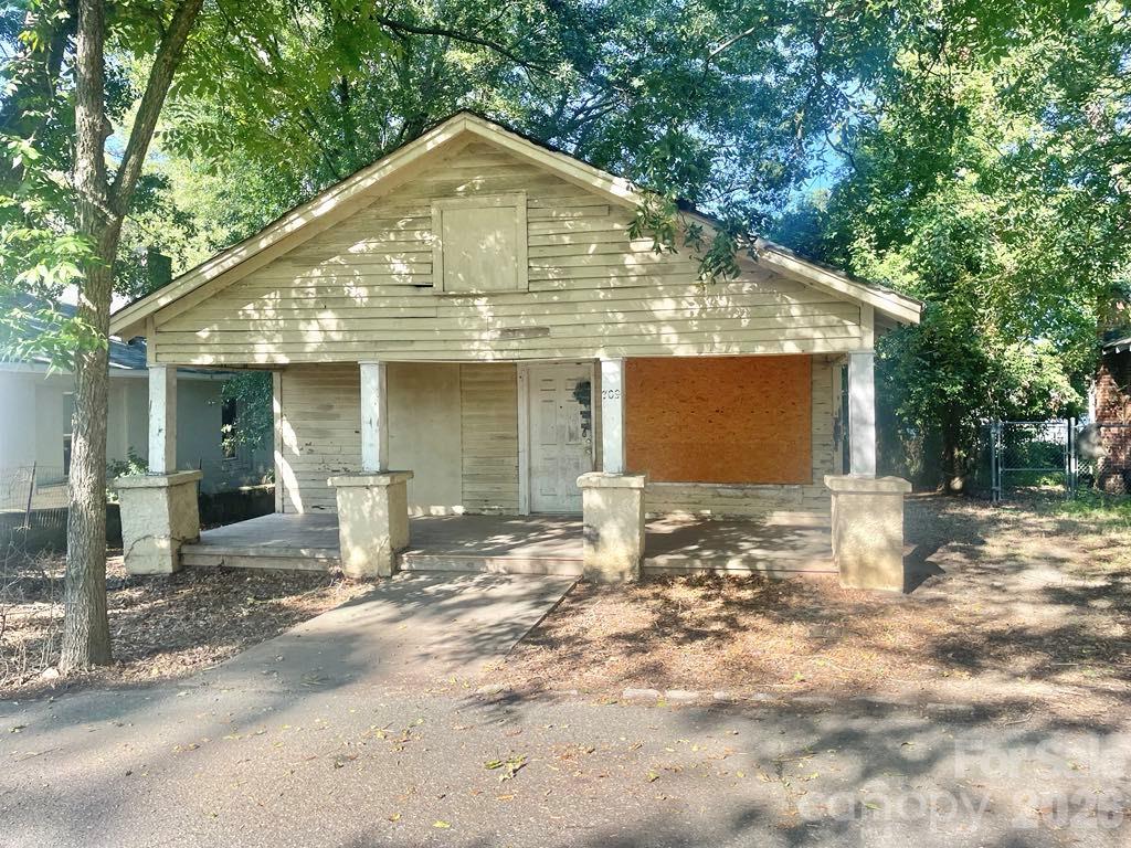 709 Douglas Street — photo