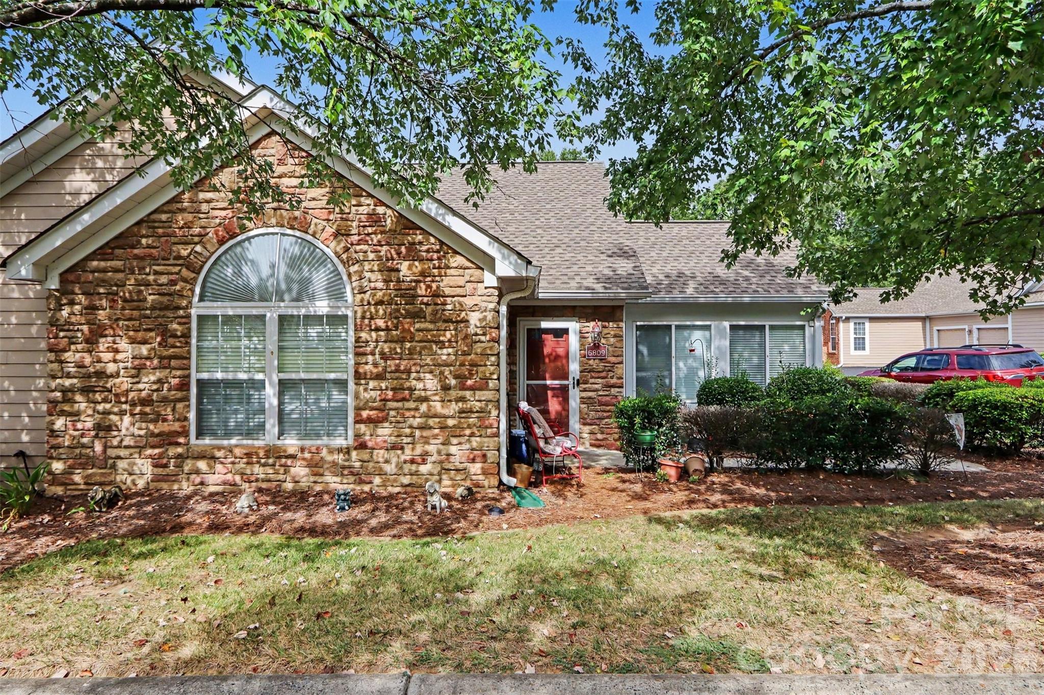 6809 Ledgestone Place — photo