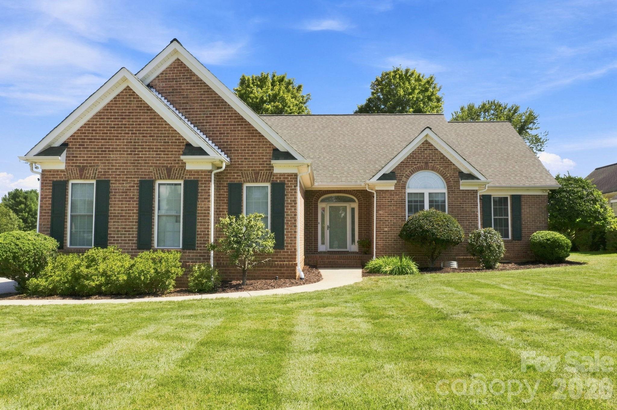 137 Fox Den Circle — photo