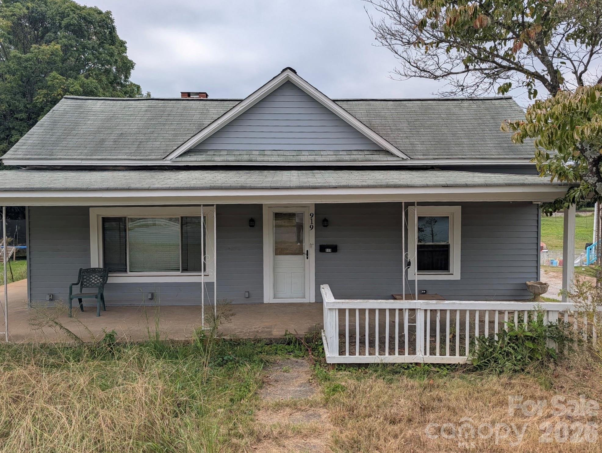919 W 1st Street — photo