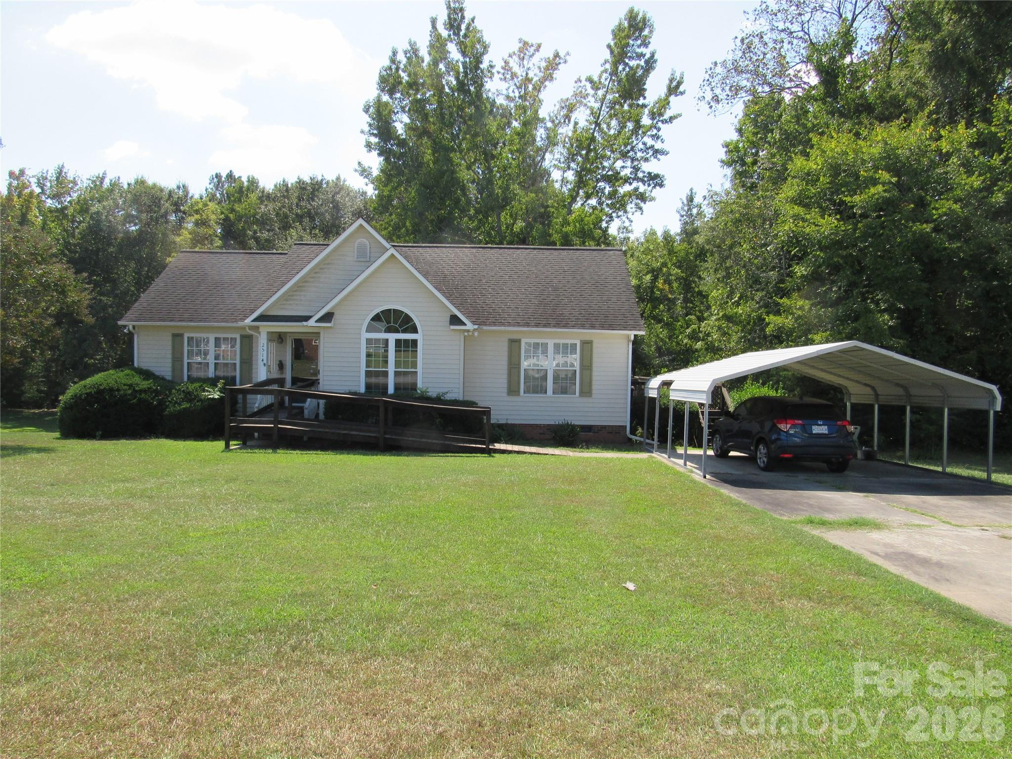 2514 Oxford Circle — photo