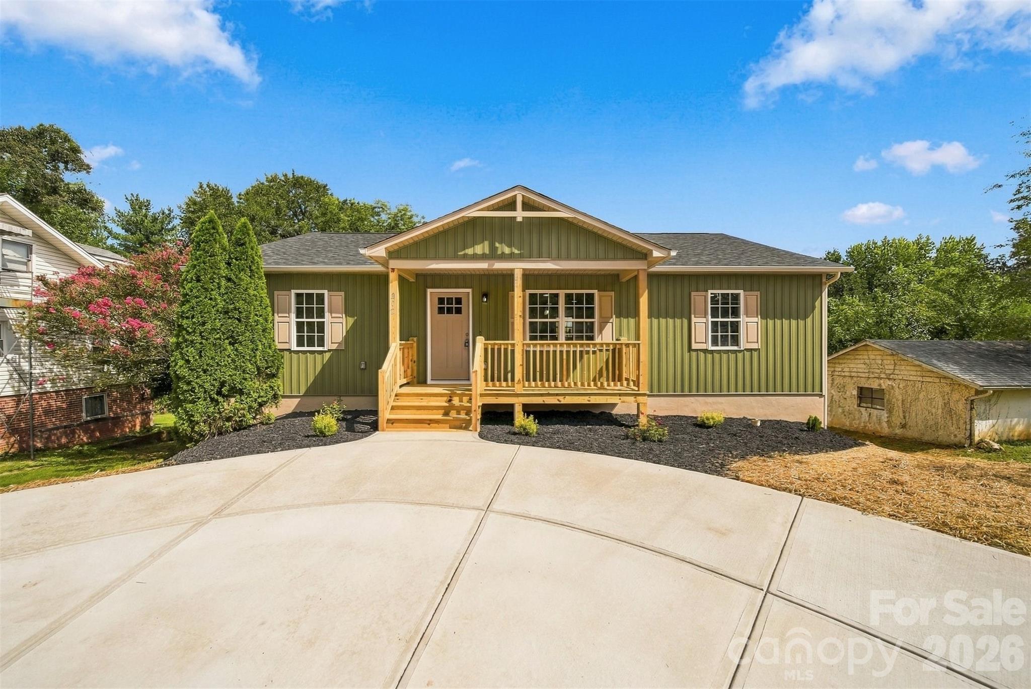 202 Rockyford Street — photo