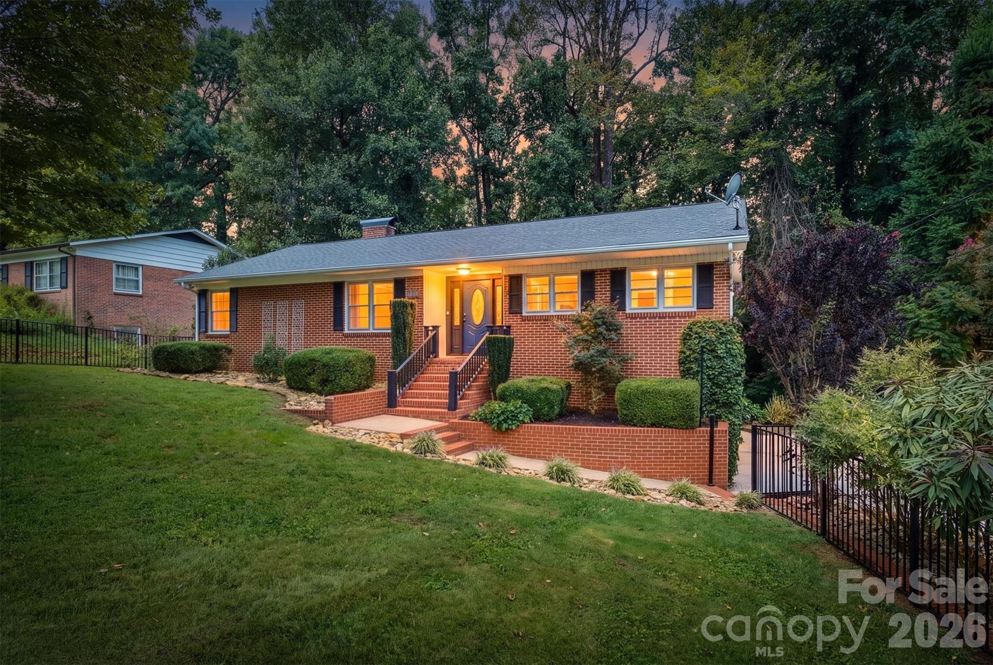 146 Maehill Place SW — photo