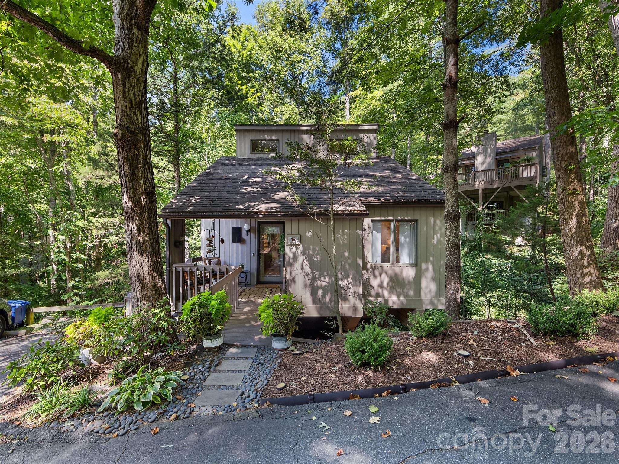16 Cedarwood Drive — photo