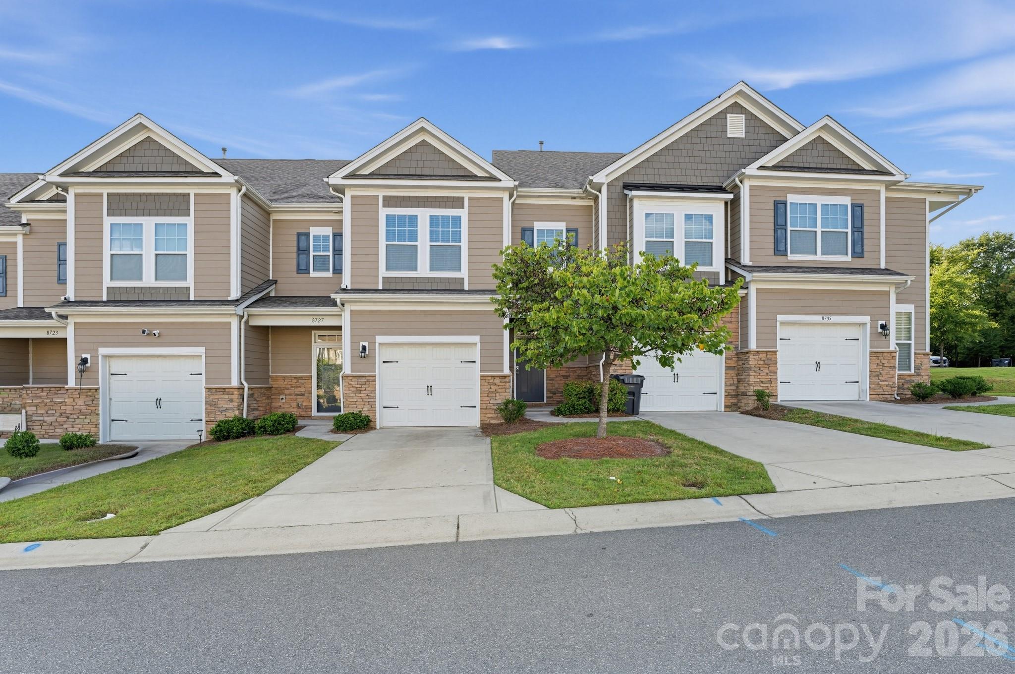 8727 Harris Lake Lane — photo