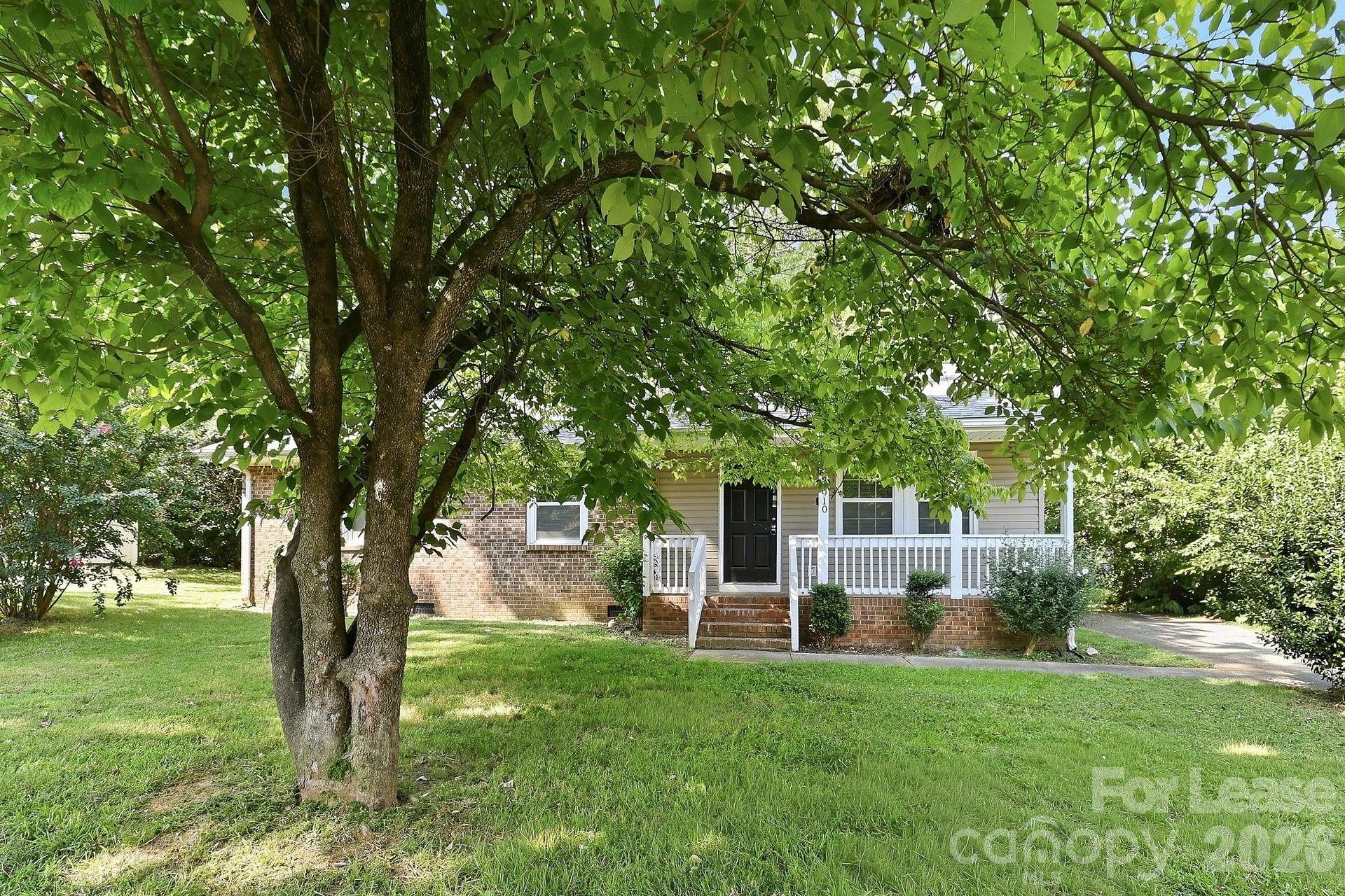 910 Canton Place — photo
