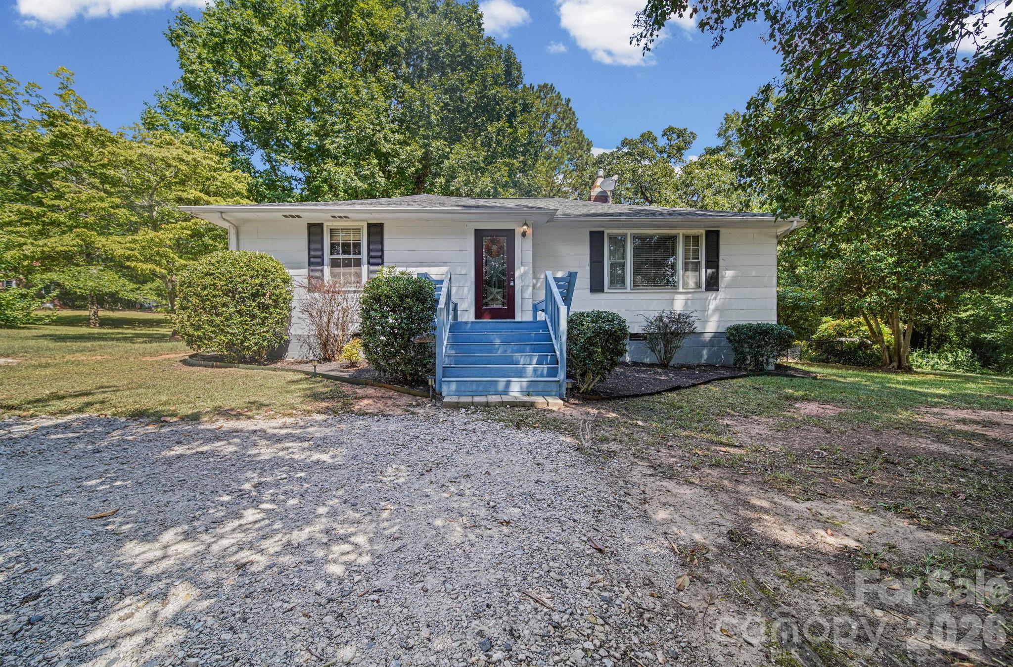 823 Great Falls Highway — photo