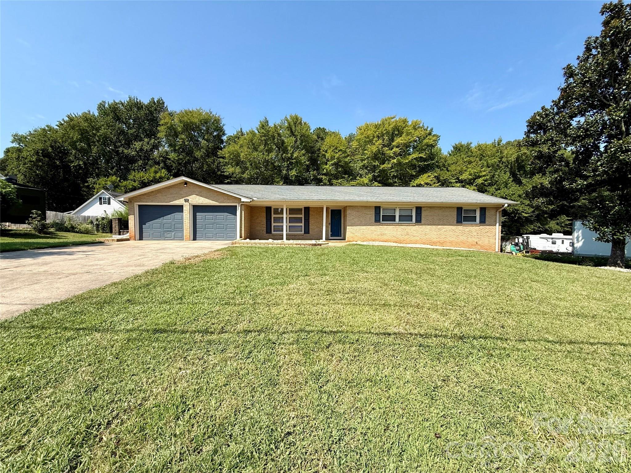 213 Lakeview Drive — photo