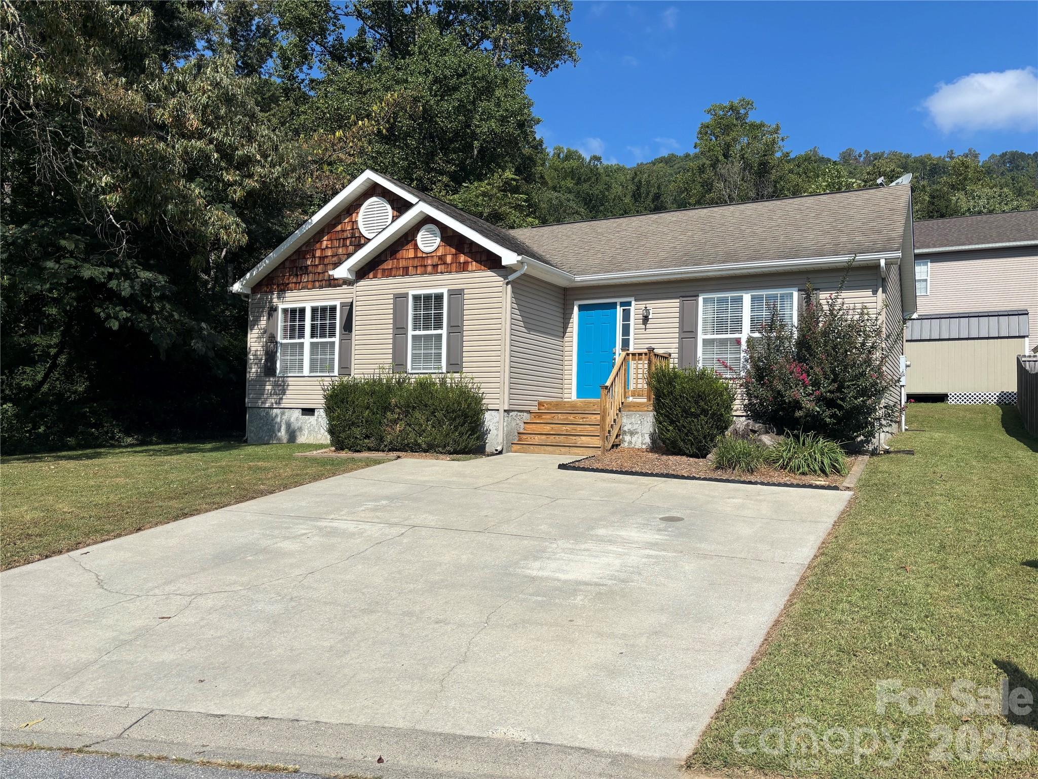 151 W Newberry Drive — photo