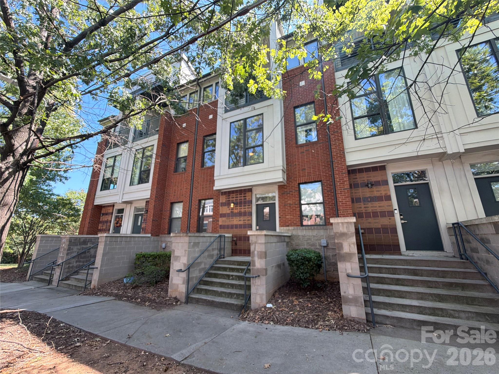 542 N Mcdowell Street — photo