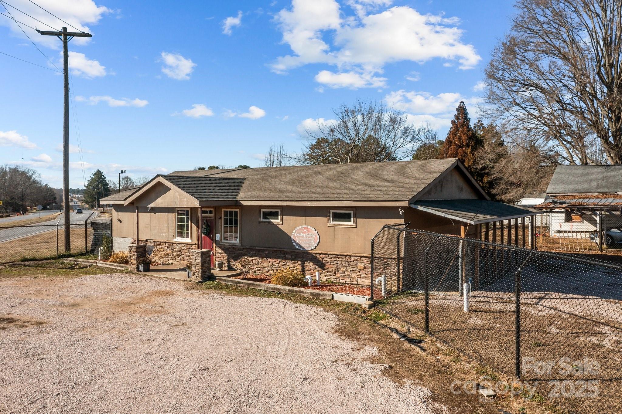 814 E Mills Drive — photo