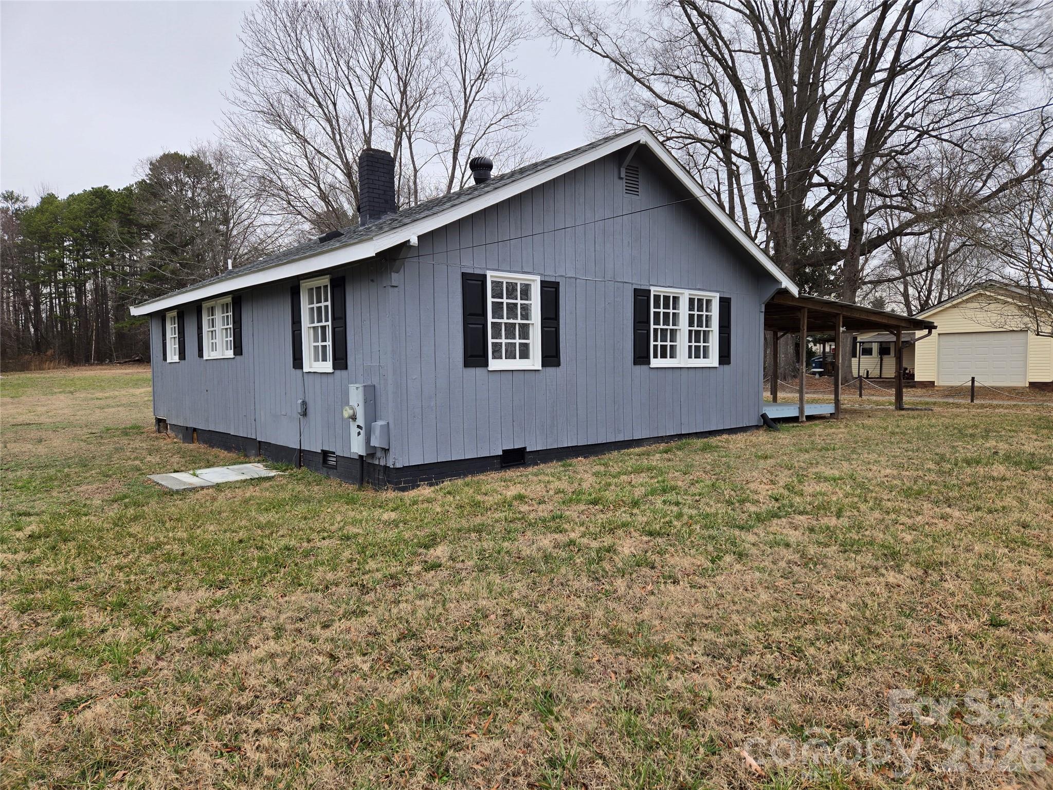 915 Chapel Street — photo