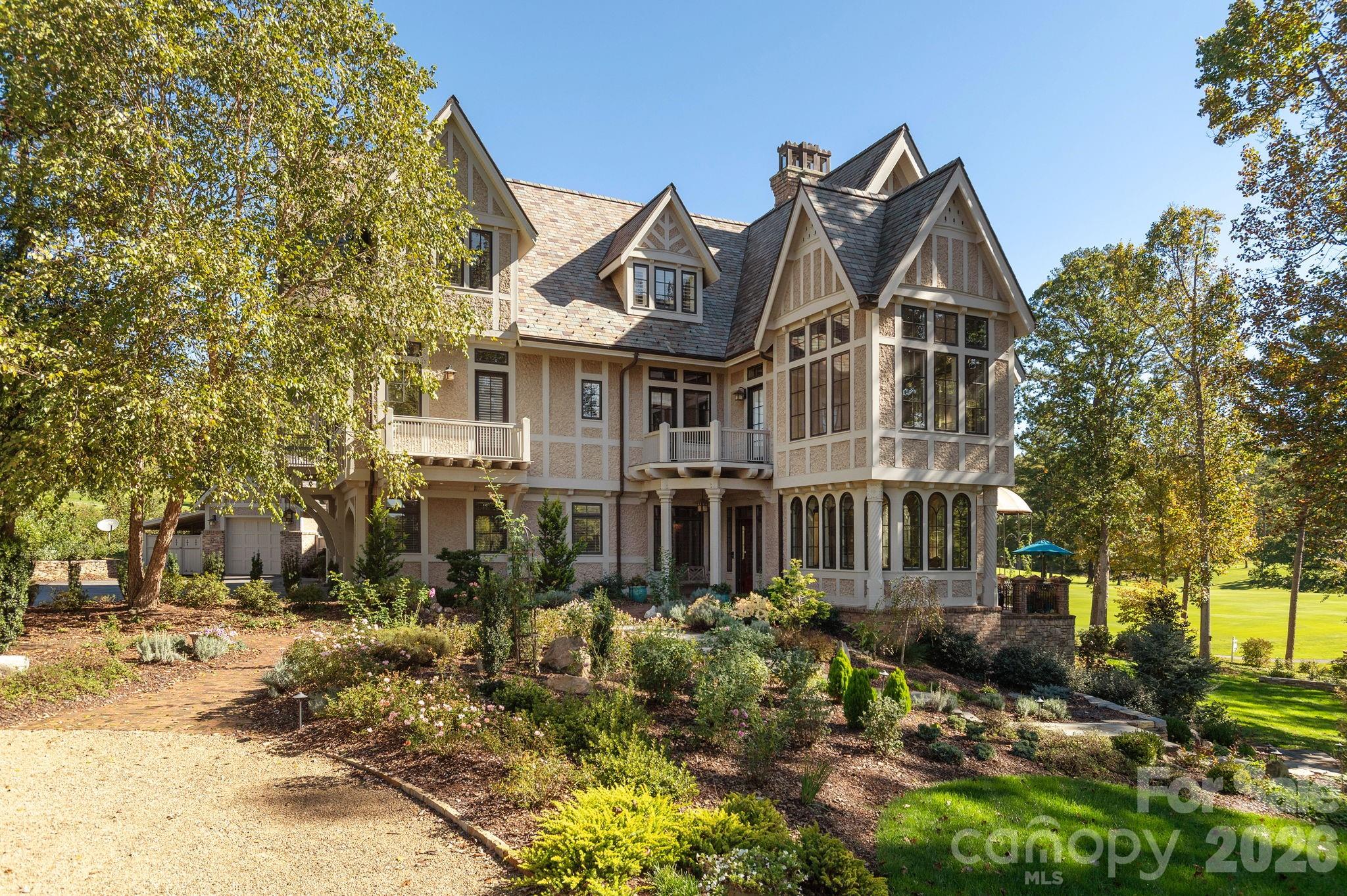 8 Fairway Place — photo