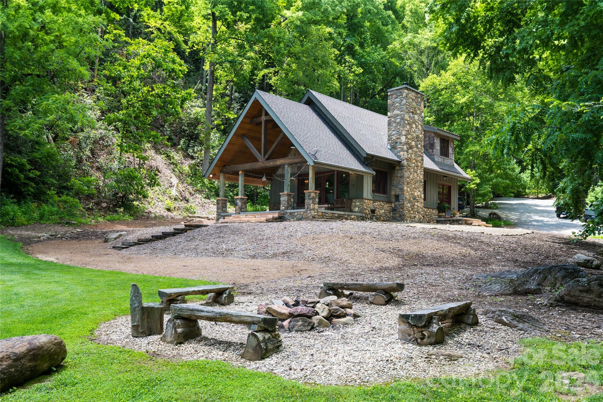 1037 Newberry Creek Road — photo