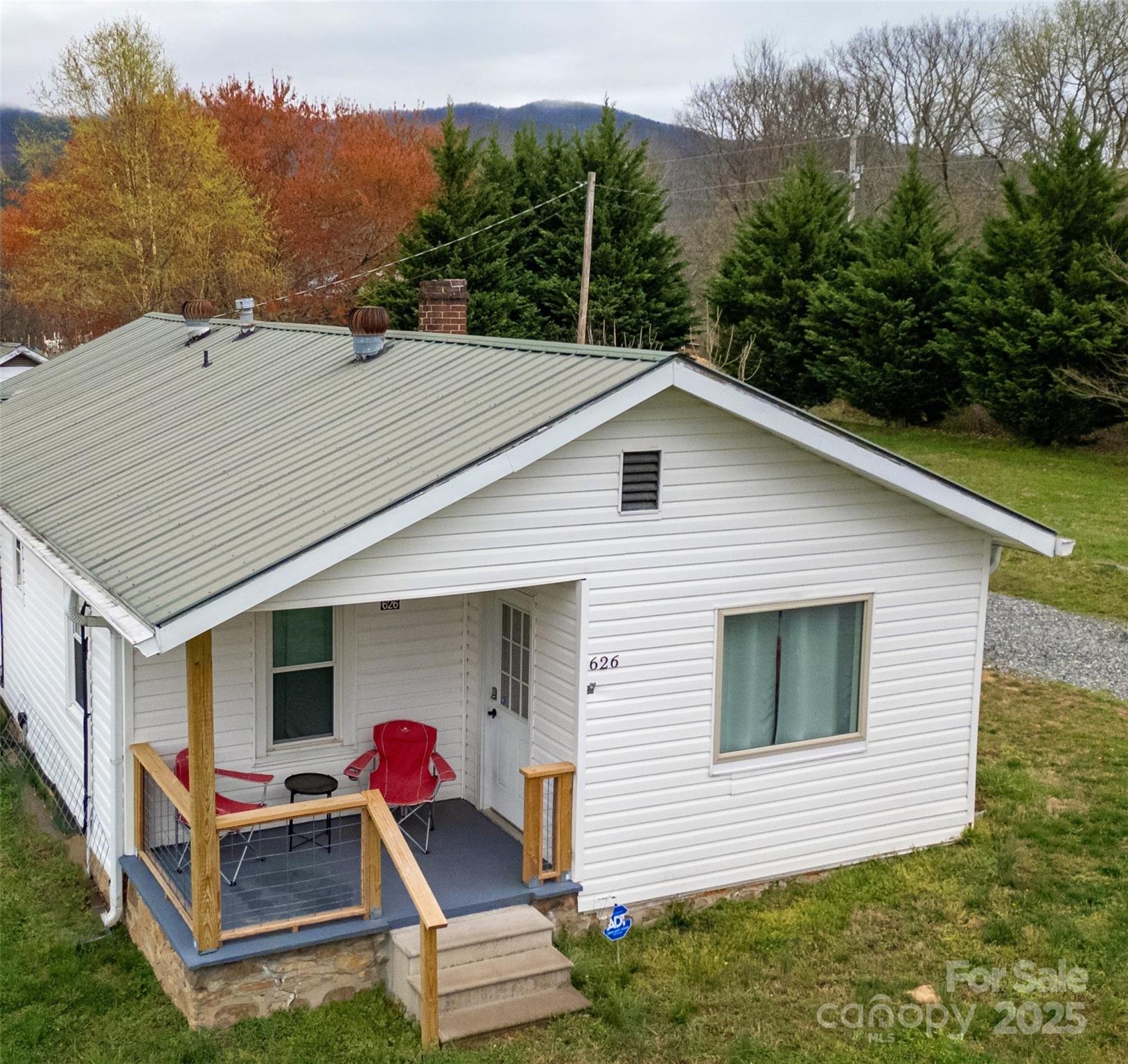 626 Fairview Loop — photo