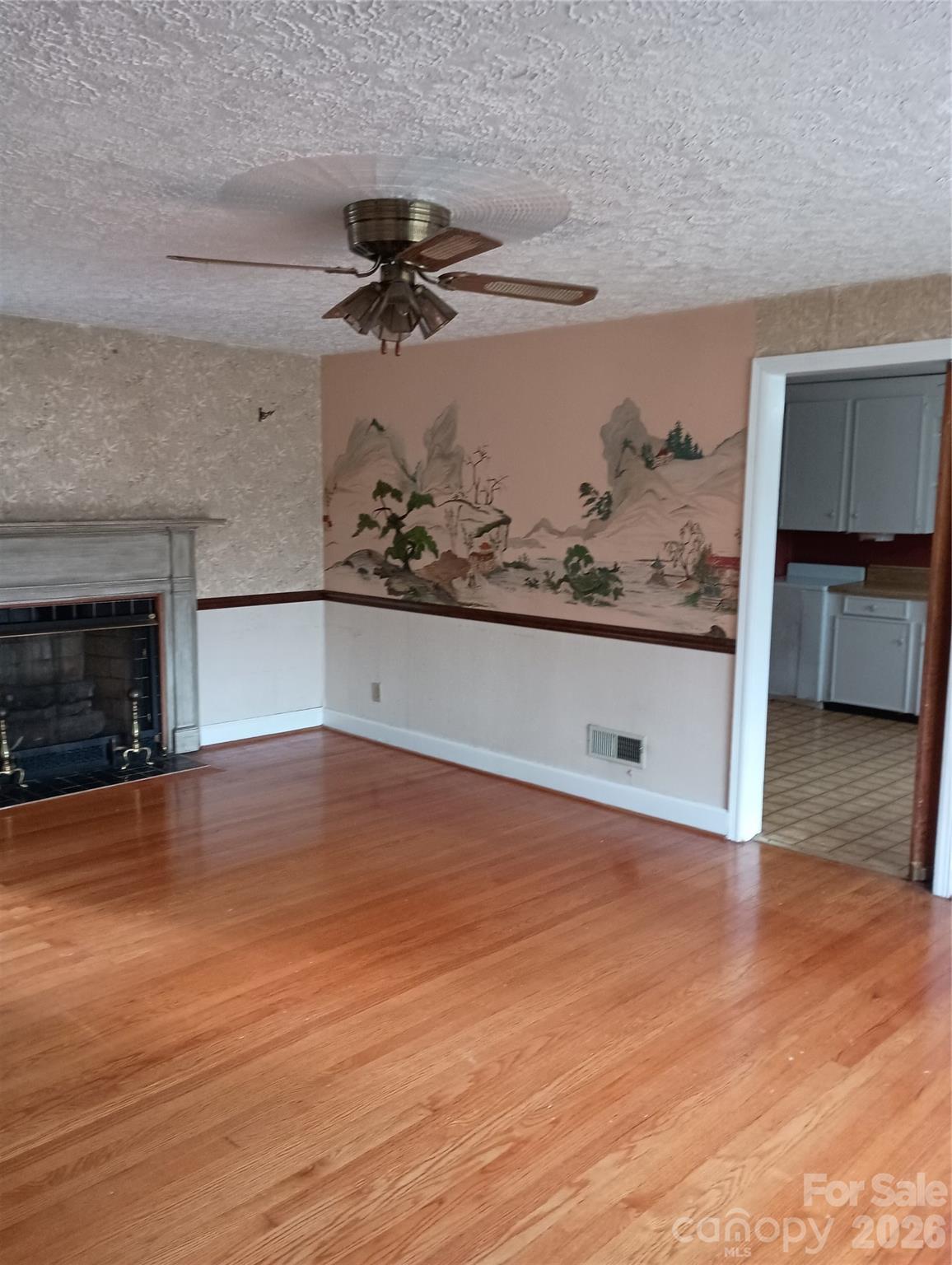 1303 W Dixon Boulevard — photo