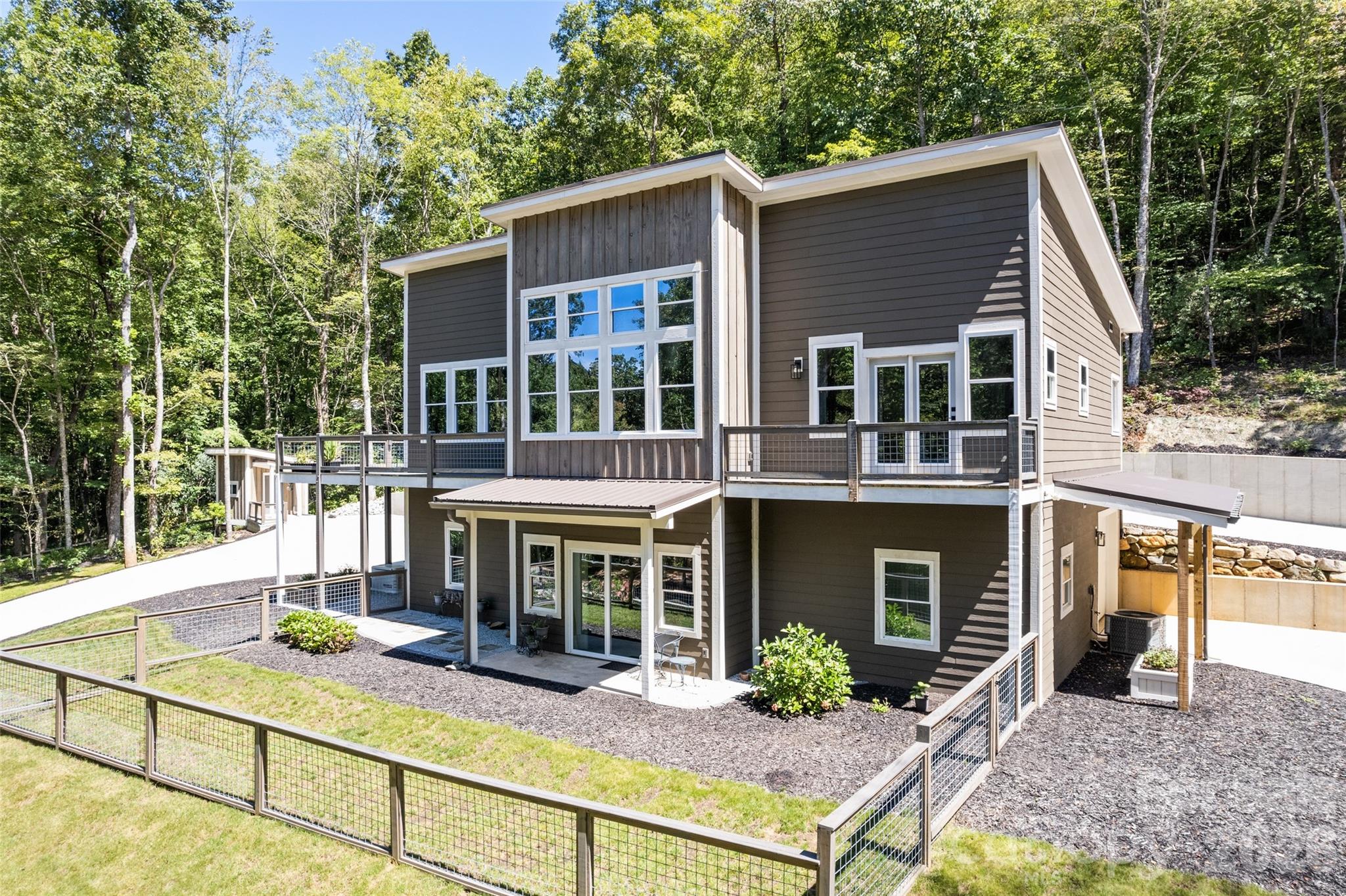 1185 Wallalieu Road — photo