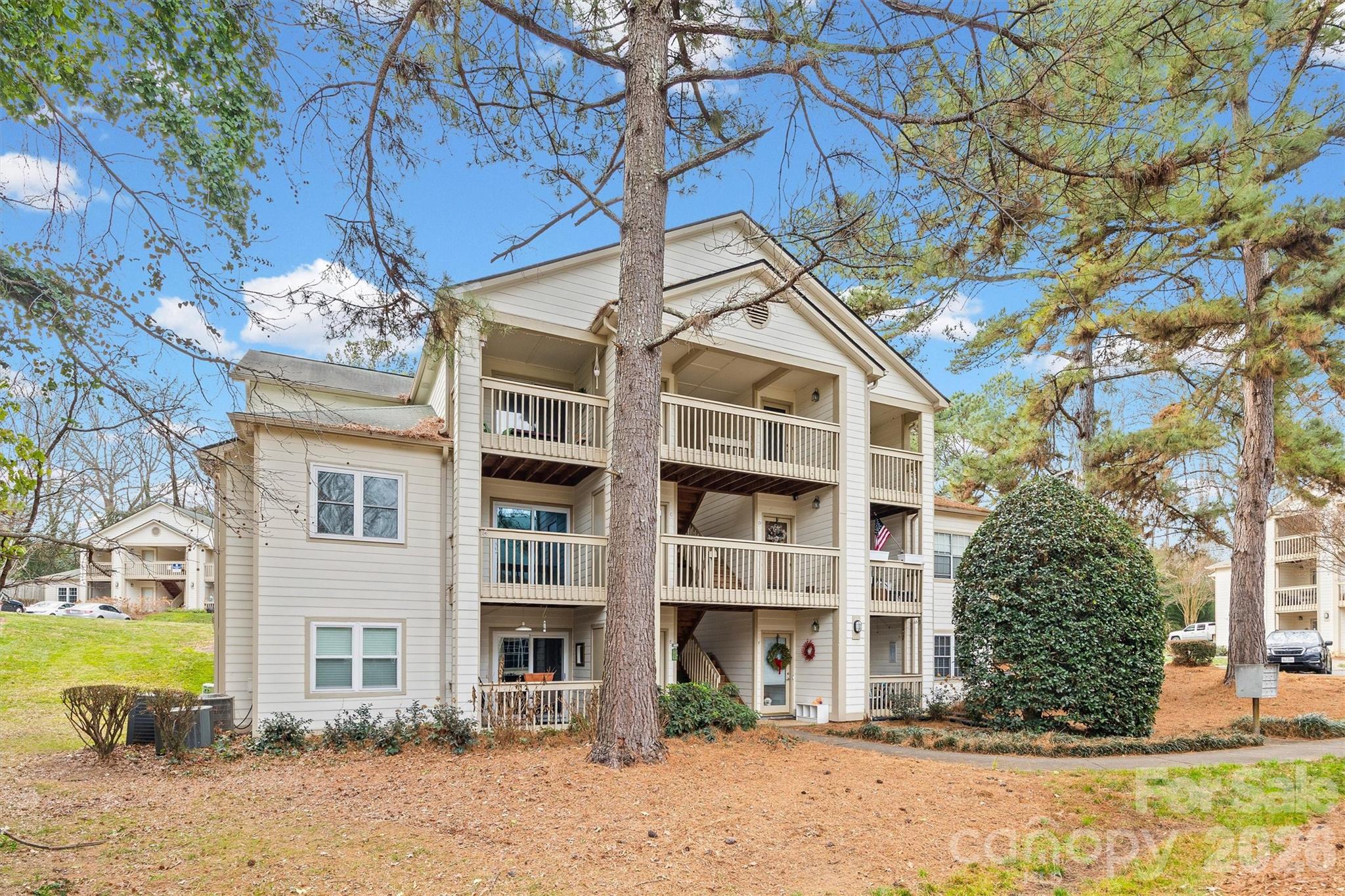 1041 Churchill Downs Court C — photo