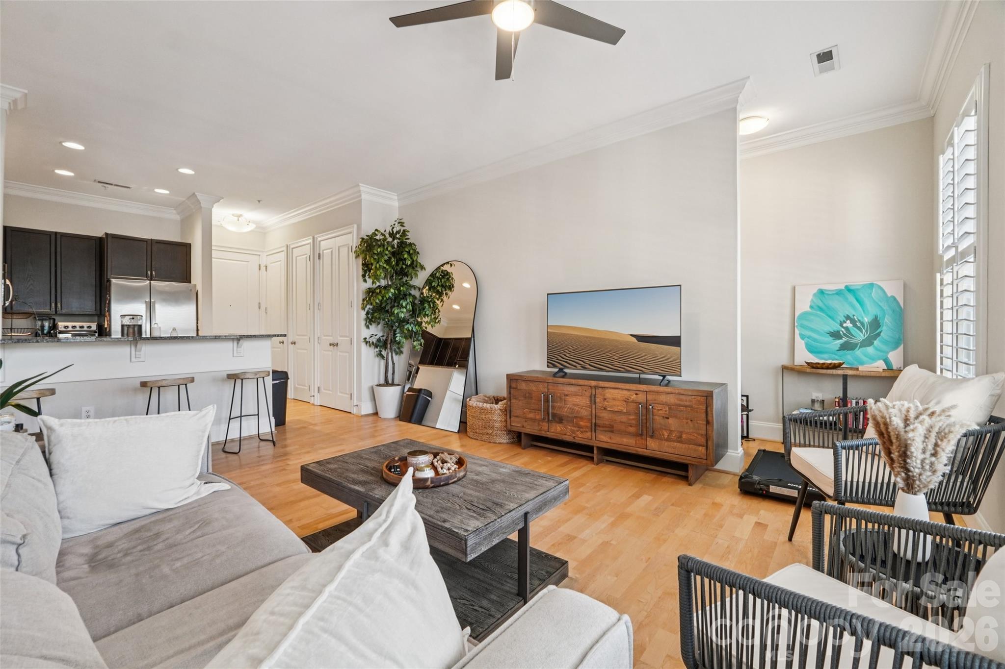 2952 Selwyn Avenue 203 — photo
