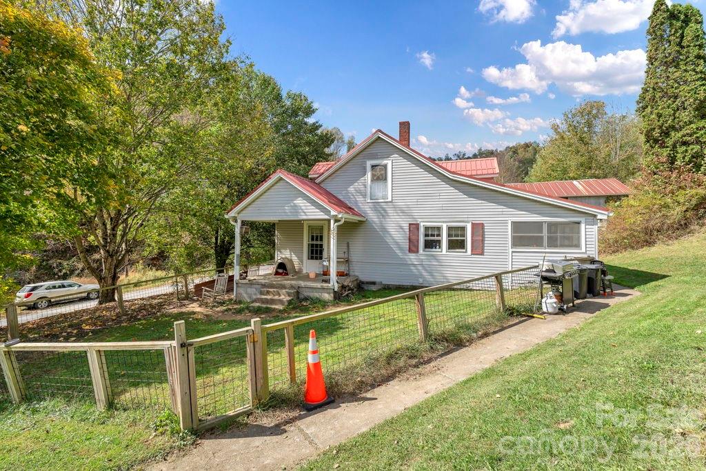 1068 Laurel Branch Road — photo