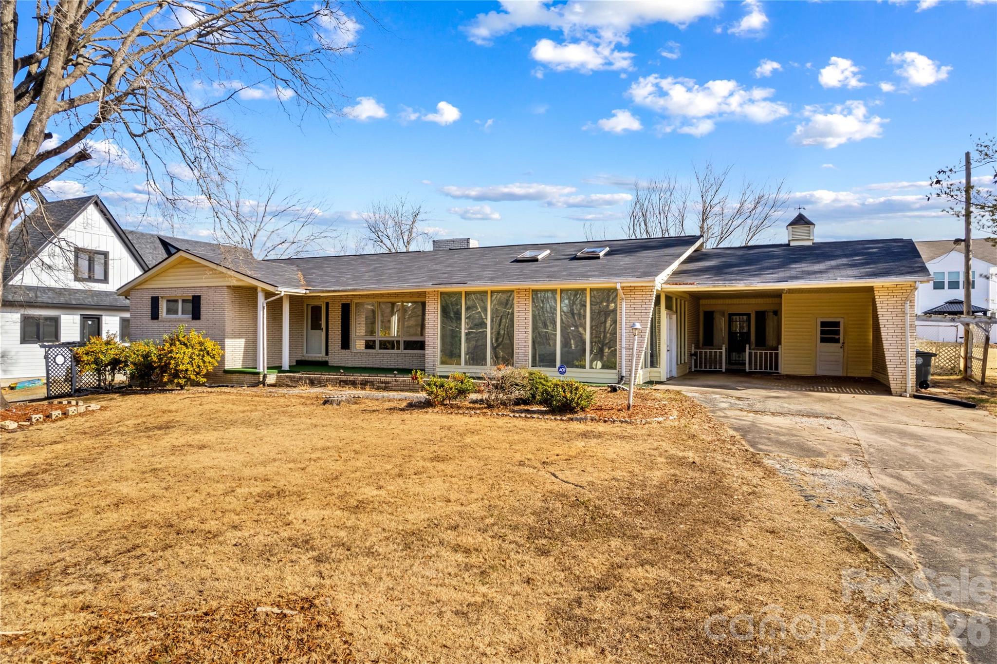 305 Sills Drive — photo