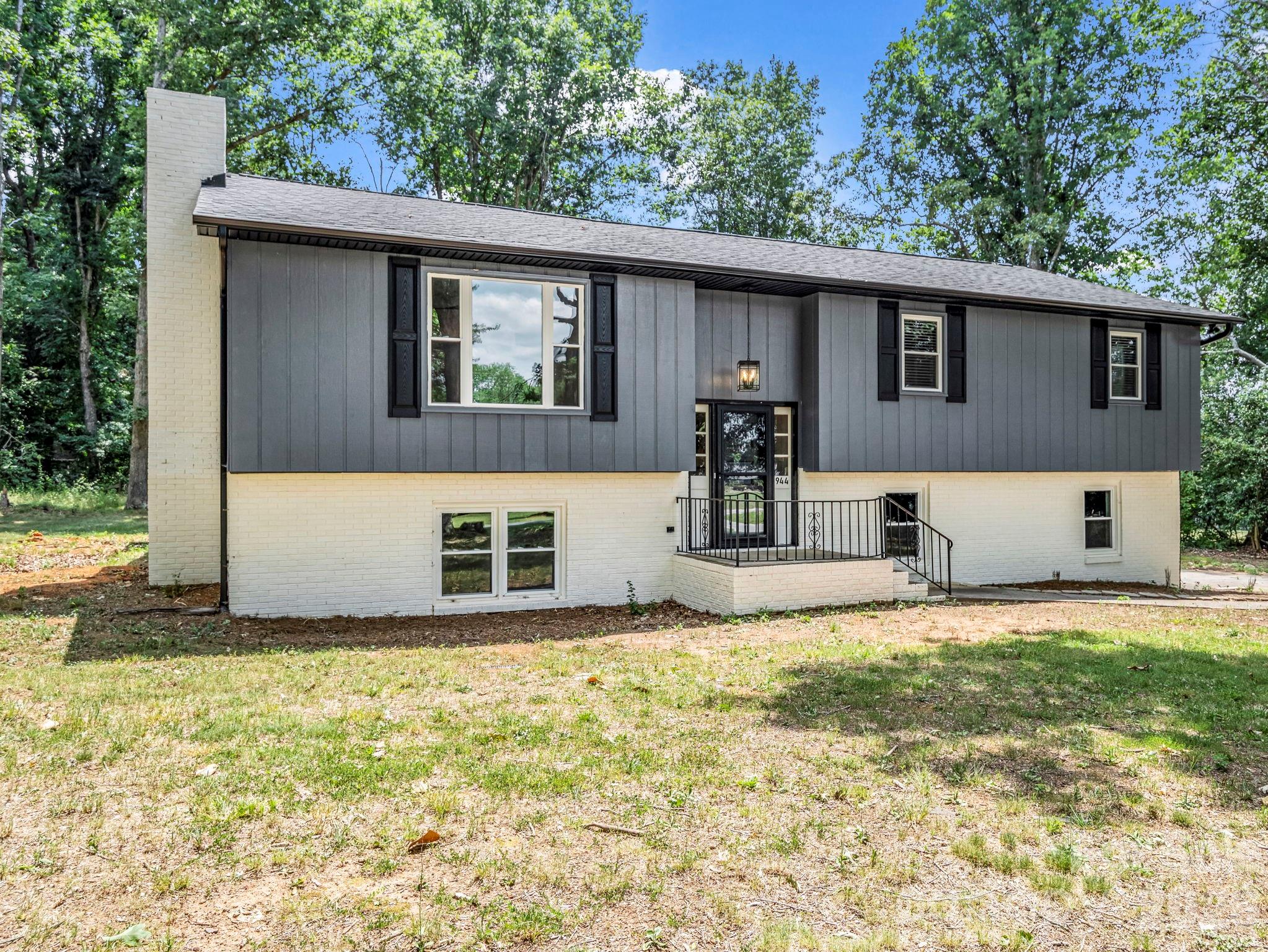 944 Woodland Drive — photo
